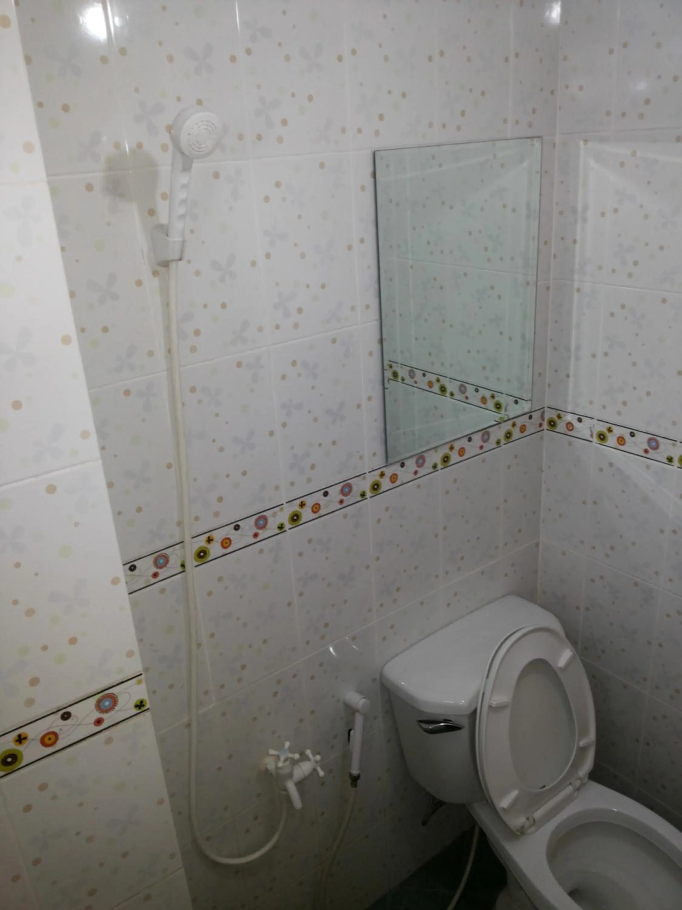 Toilet in Budget Studio Unit in Makati