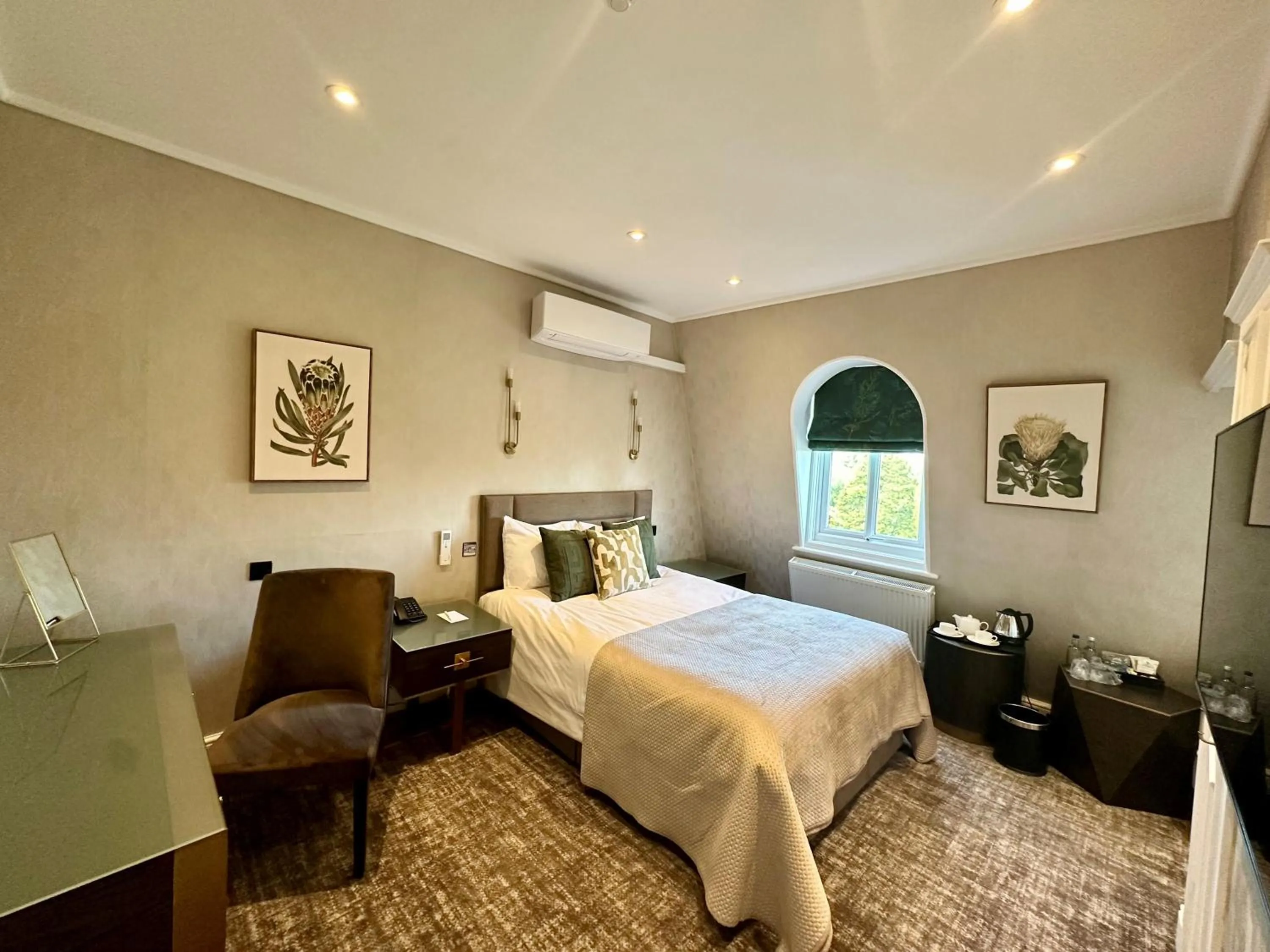 Bedroom, Bed in The Spa Hotel