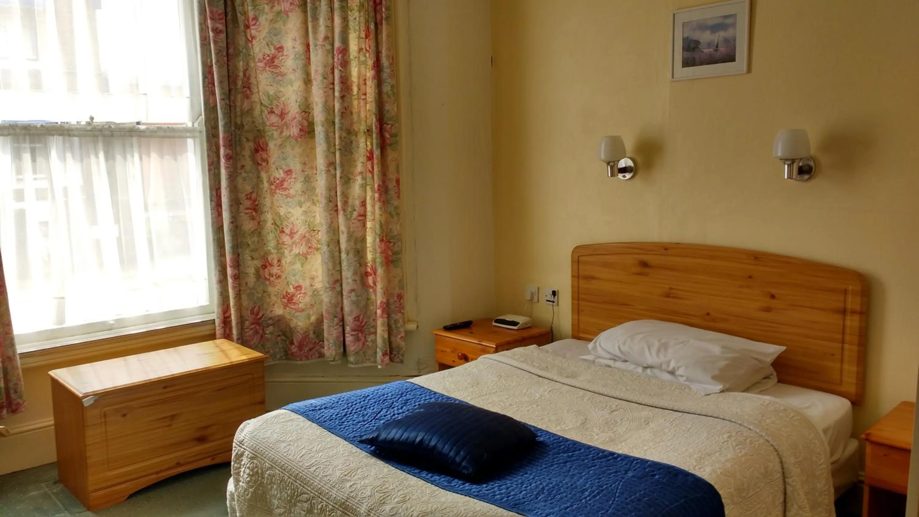 Photo of the whole room, Bed in River Hotel