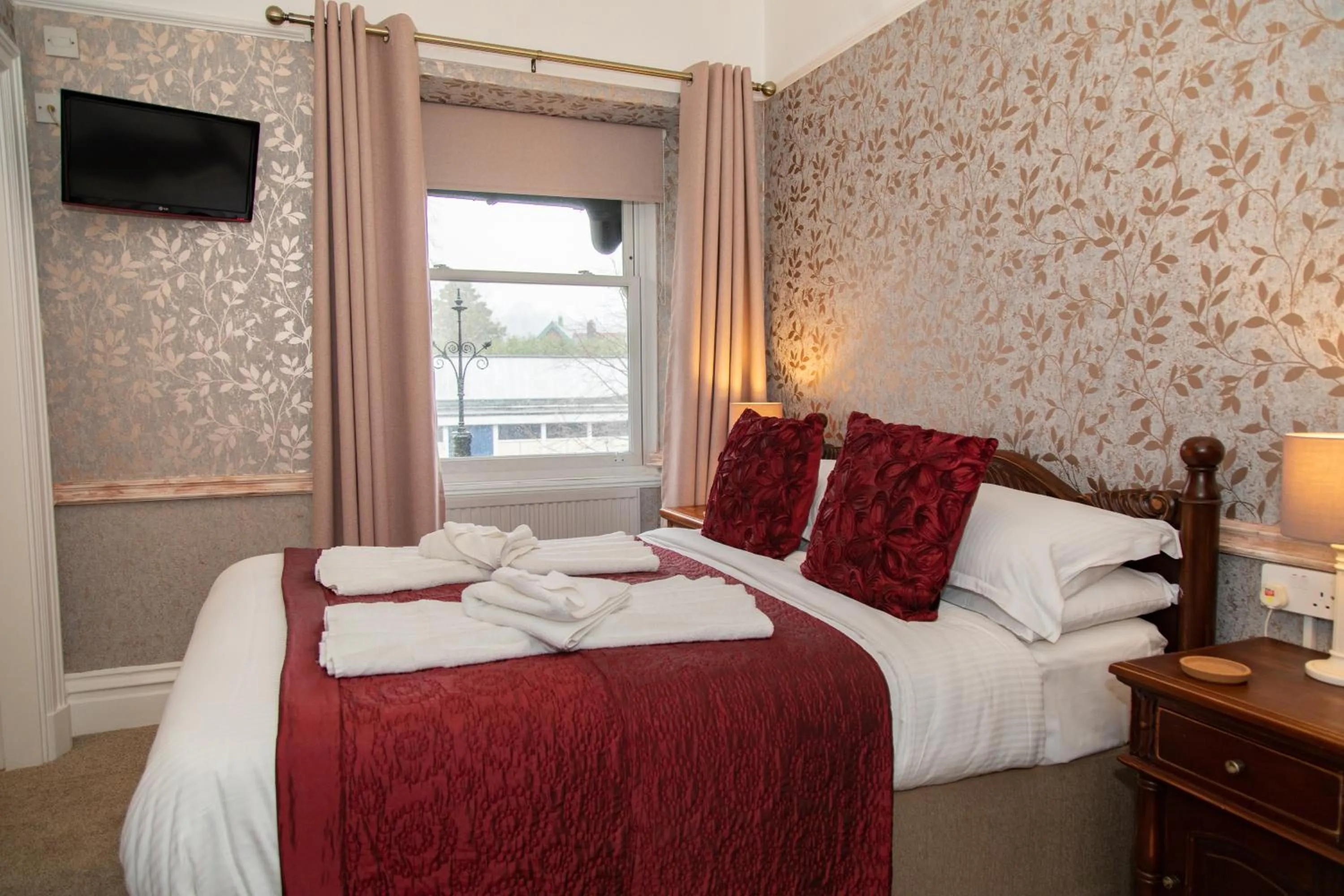 Shower, Bed in Beaumont Guest House Windermere - Adult Only - Free Car Park & Off Site access to the local Health Centre