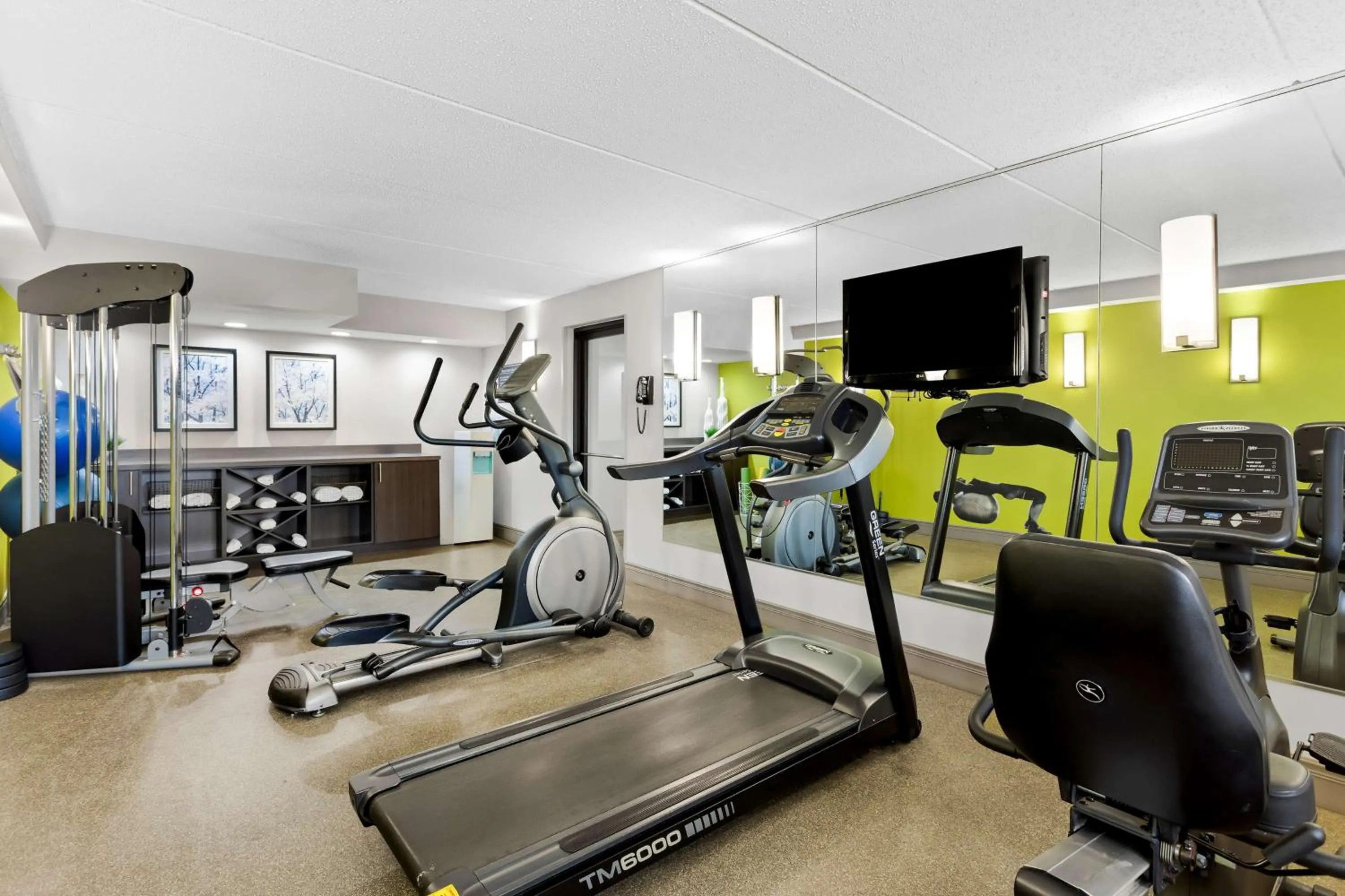 Fitness centre/facilities in Best Western Naperville Inn