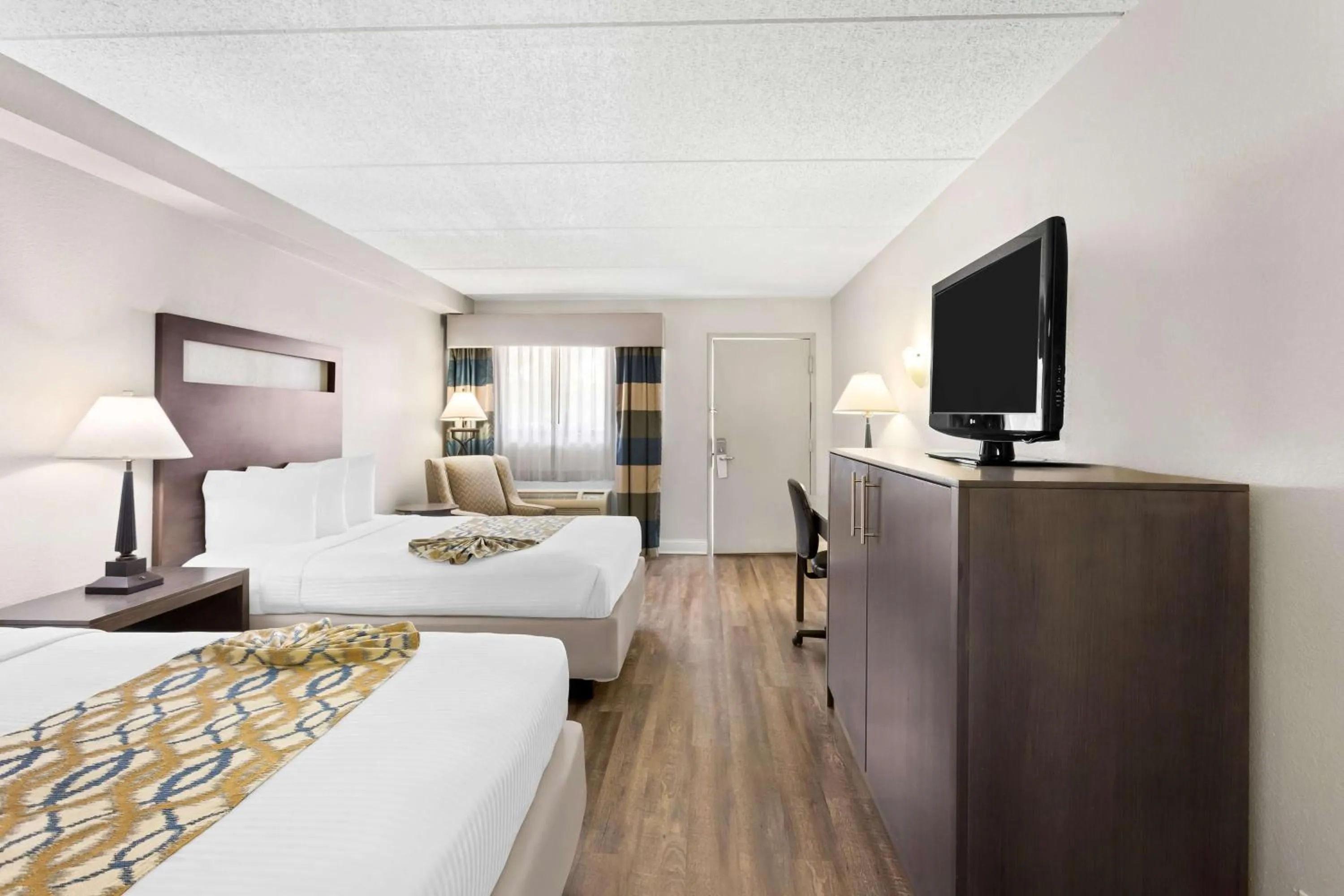 Bedroom, Bed in Best Western Naperville Inn