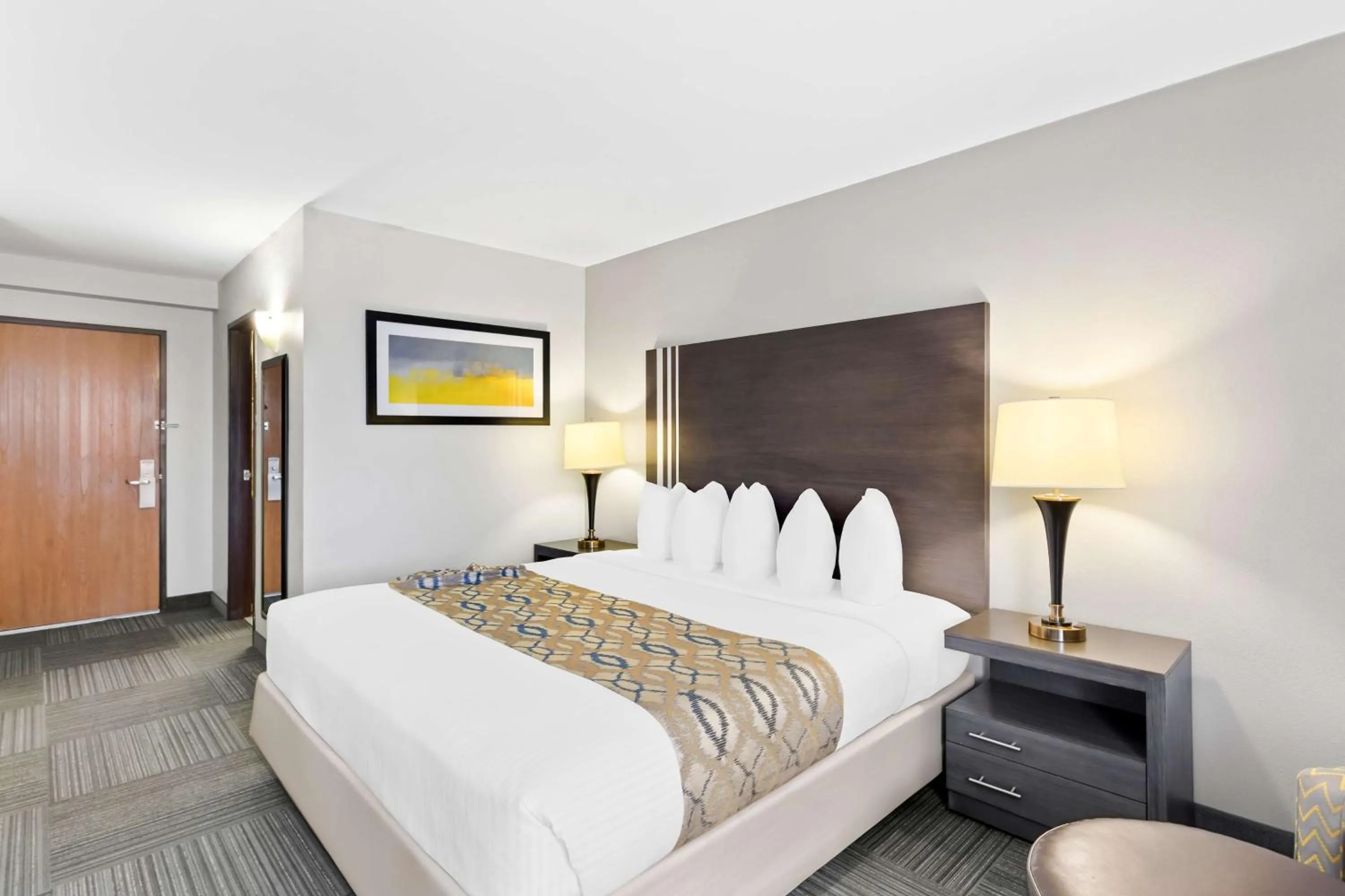 Bedroom, Bed in Best Western Naperville Inn