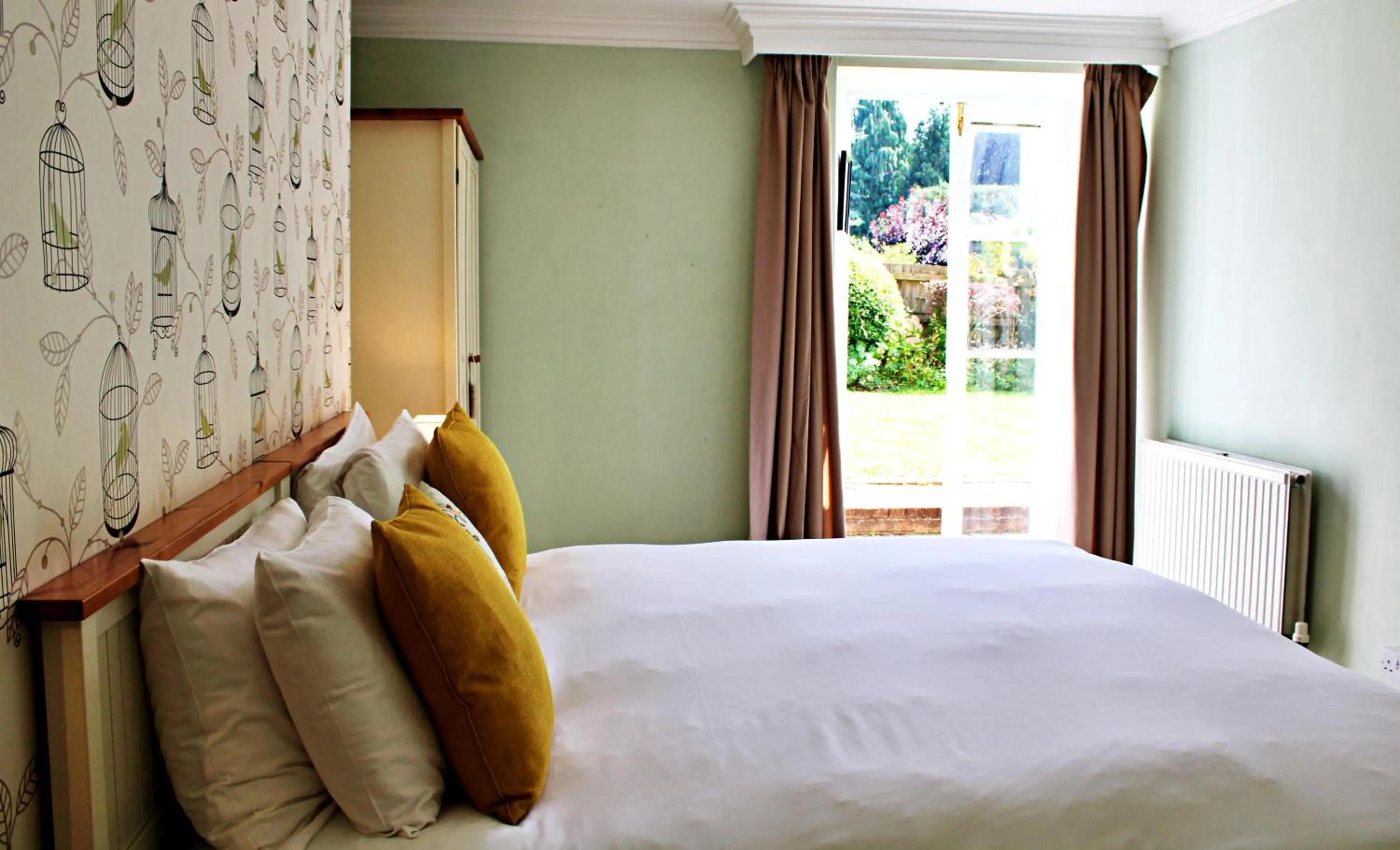 Garden, Bed in Victoria Square Hotel Clifton Village