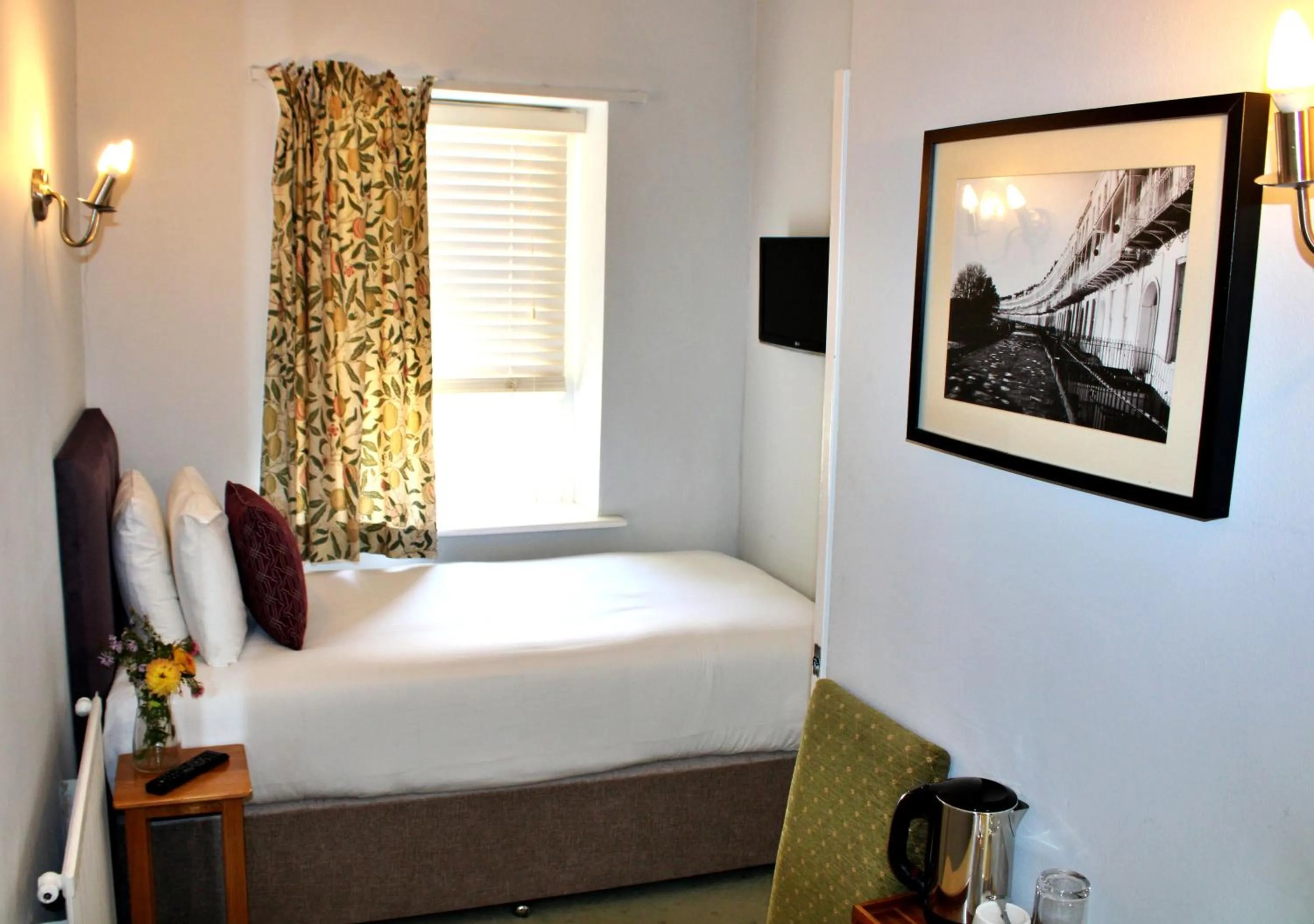 Bed in Victoria Square Hotel Clifton Village