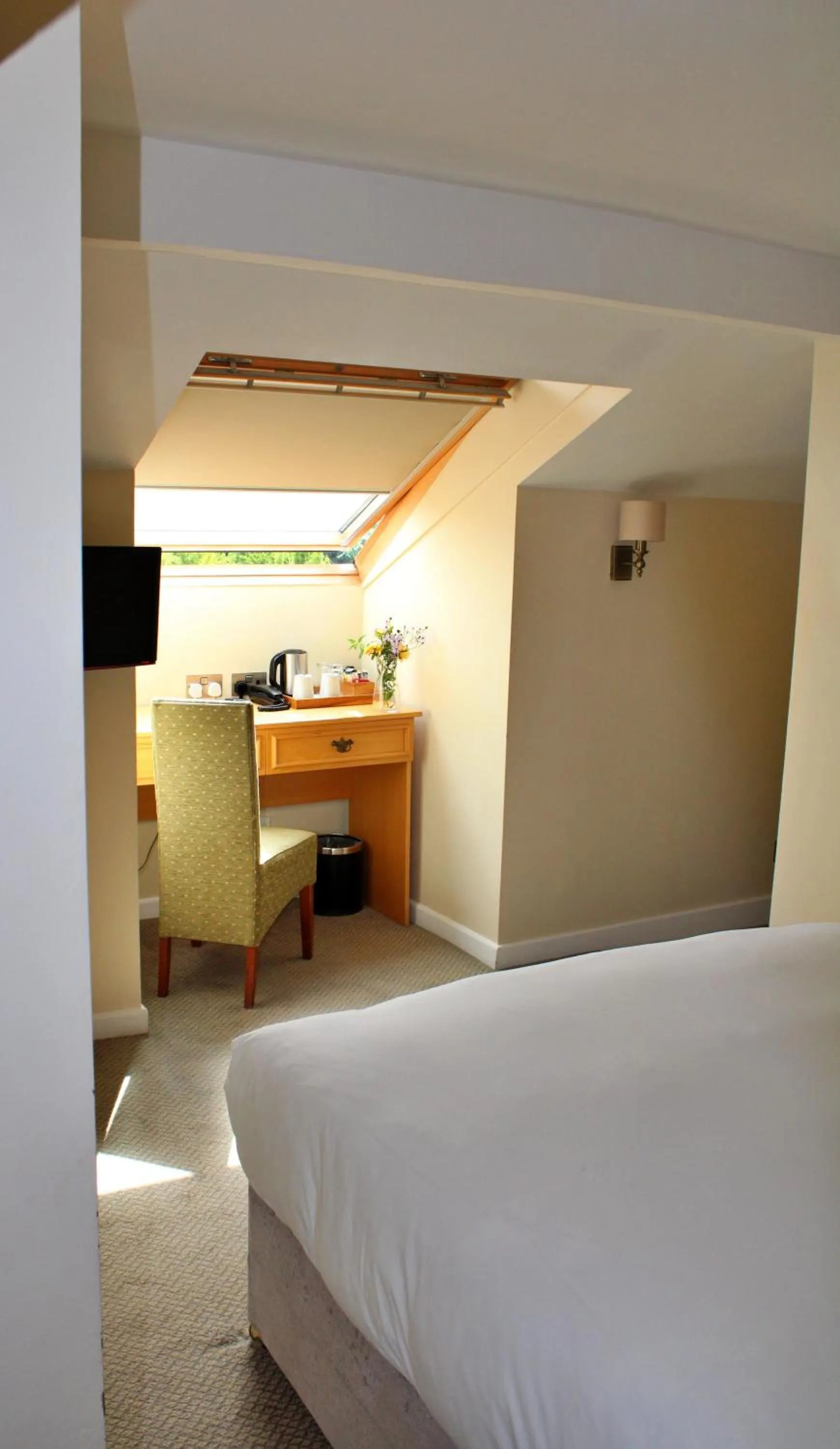 View (from property/room), Bed in Victoria Square Hotel Clifton Village