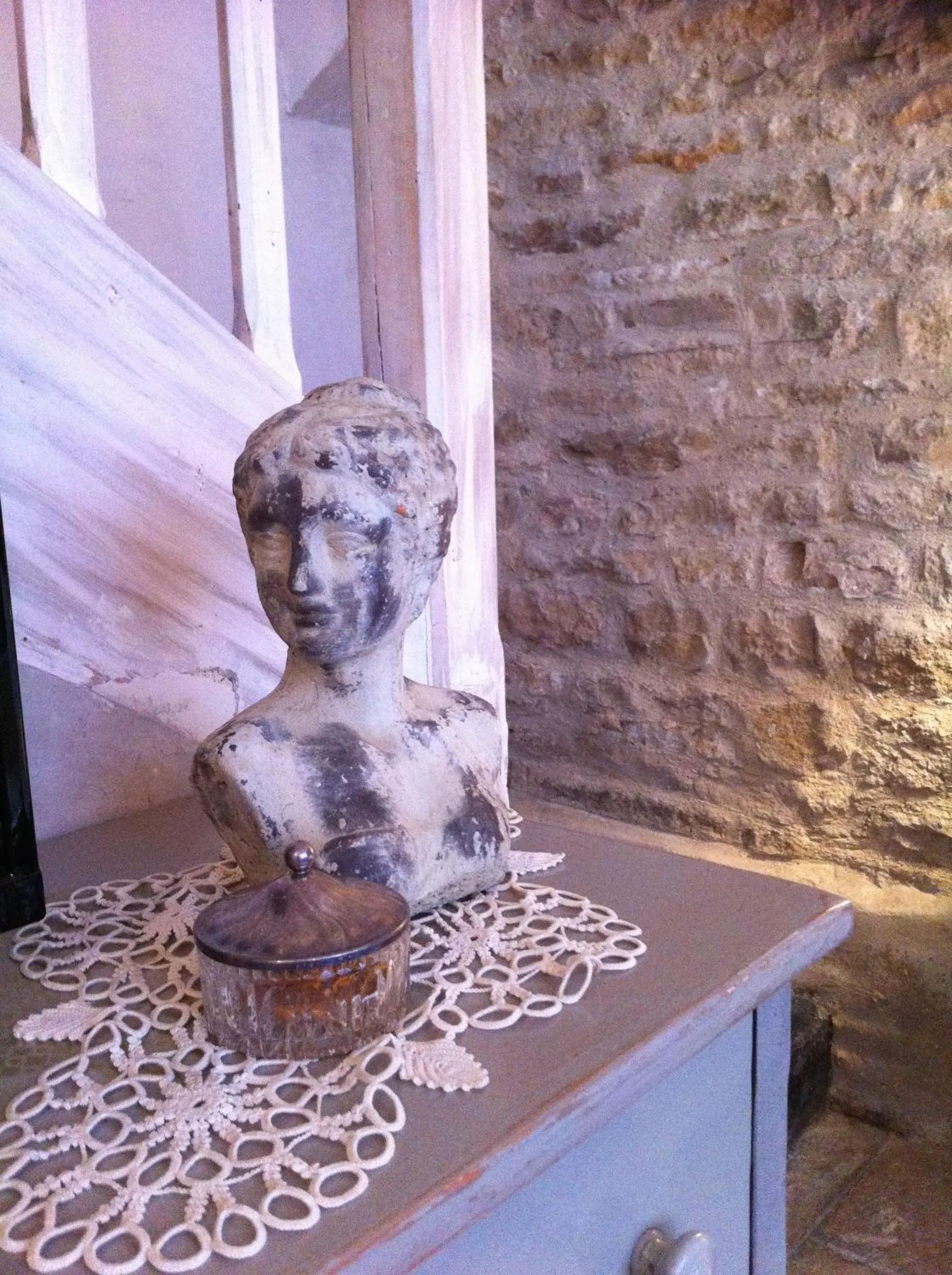 Decorative detail in La chapelle du Domaine