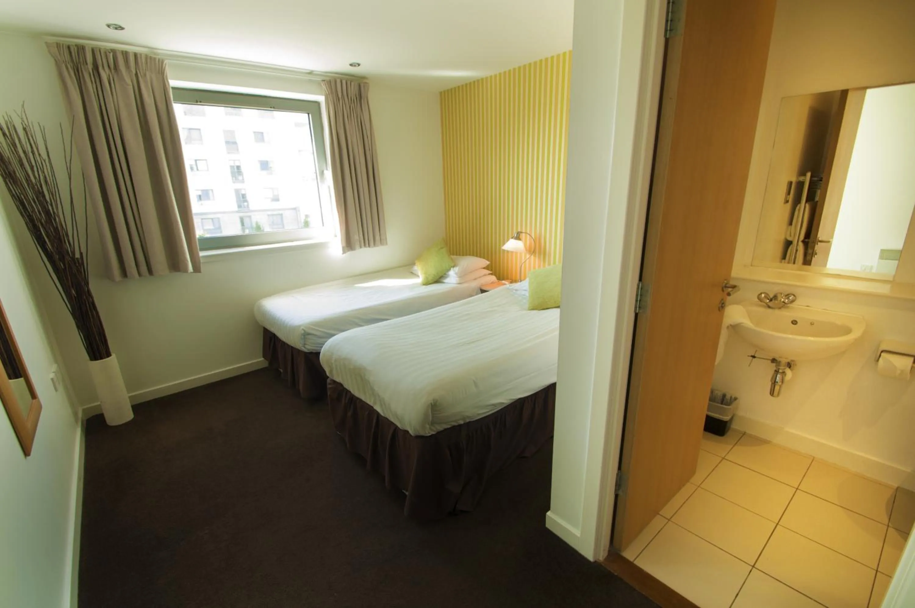 Bathroom, Bed in Ocean Serviced Apartments