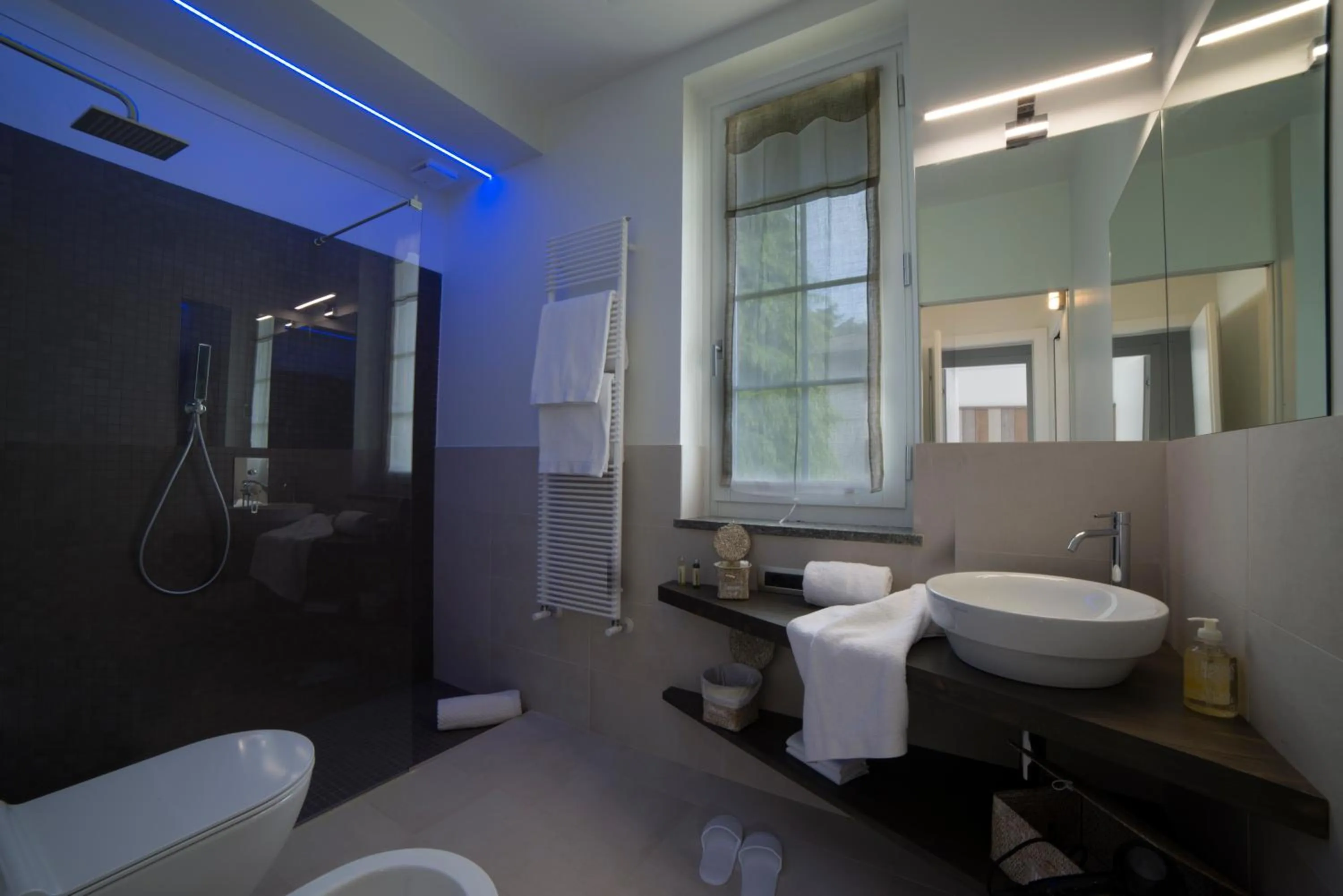 Shower in Cascina36 B&B