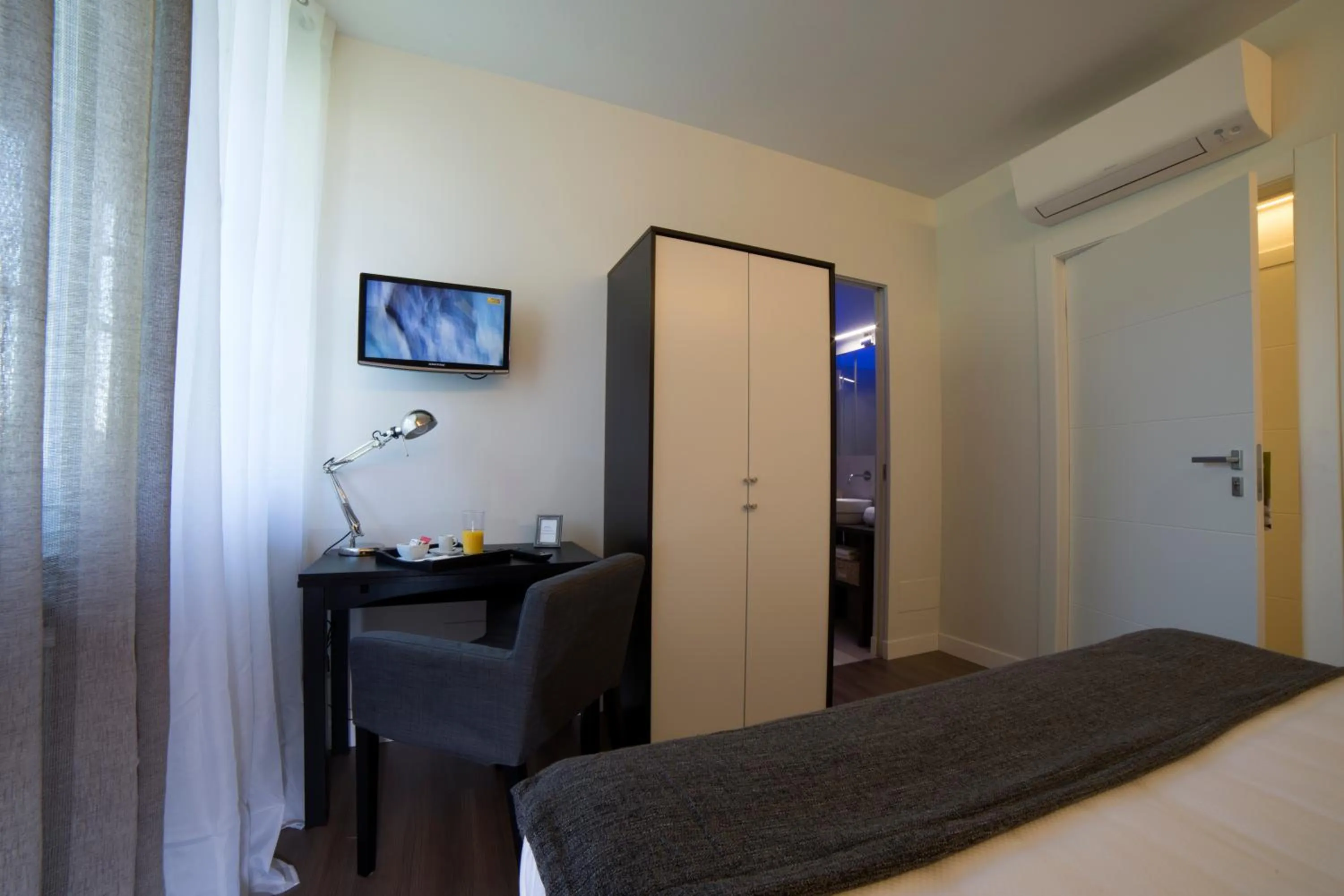 Toilet, Bed in Cascina36 B&B