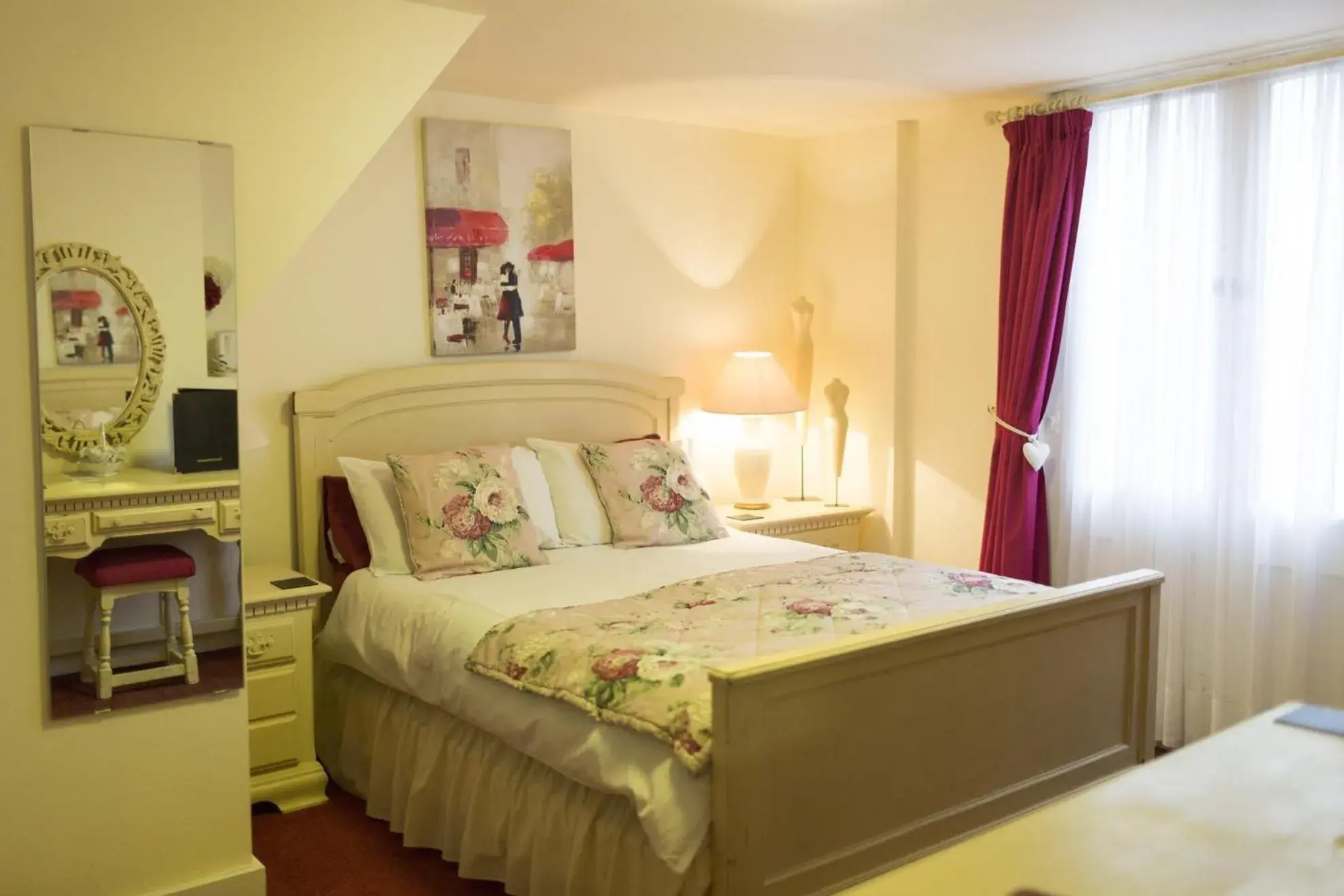 Double Room in The Bell Hotel Double Room in The Bell Hotel