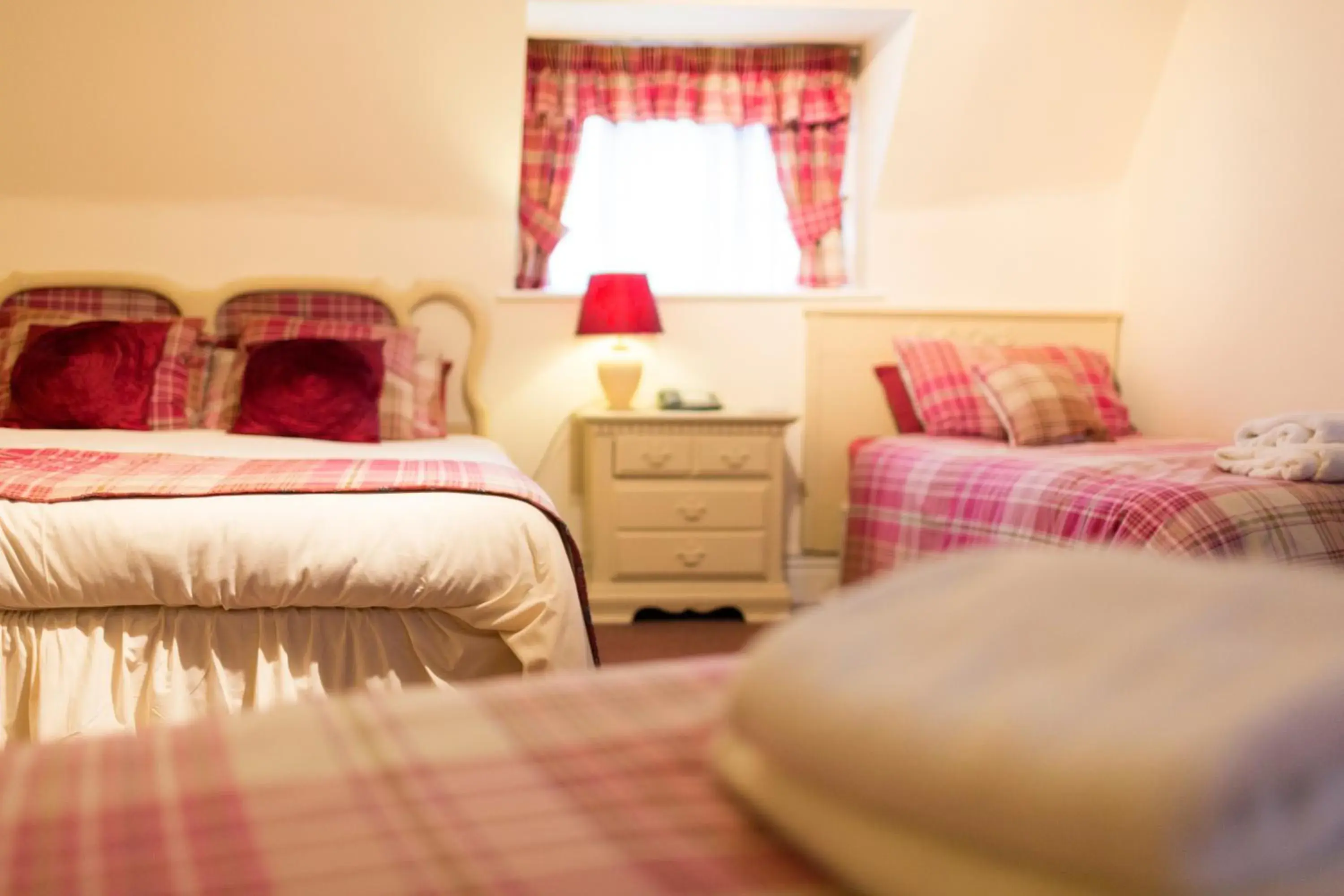 Family Room with Bathroom in The Bell Hotel Family Room with Bathroom in The Bell Hotel