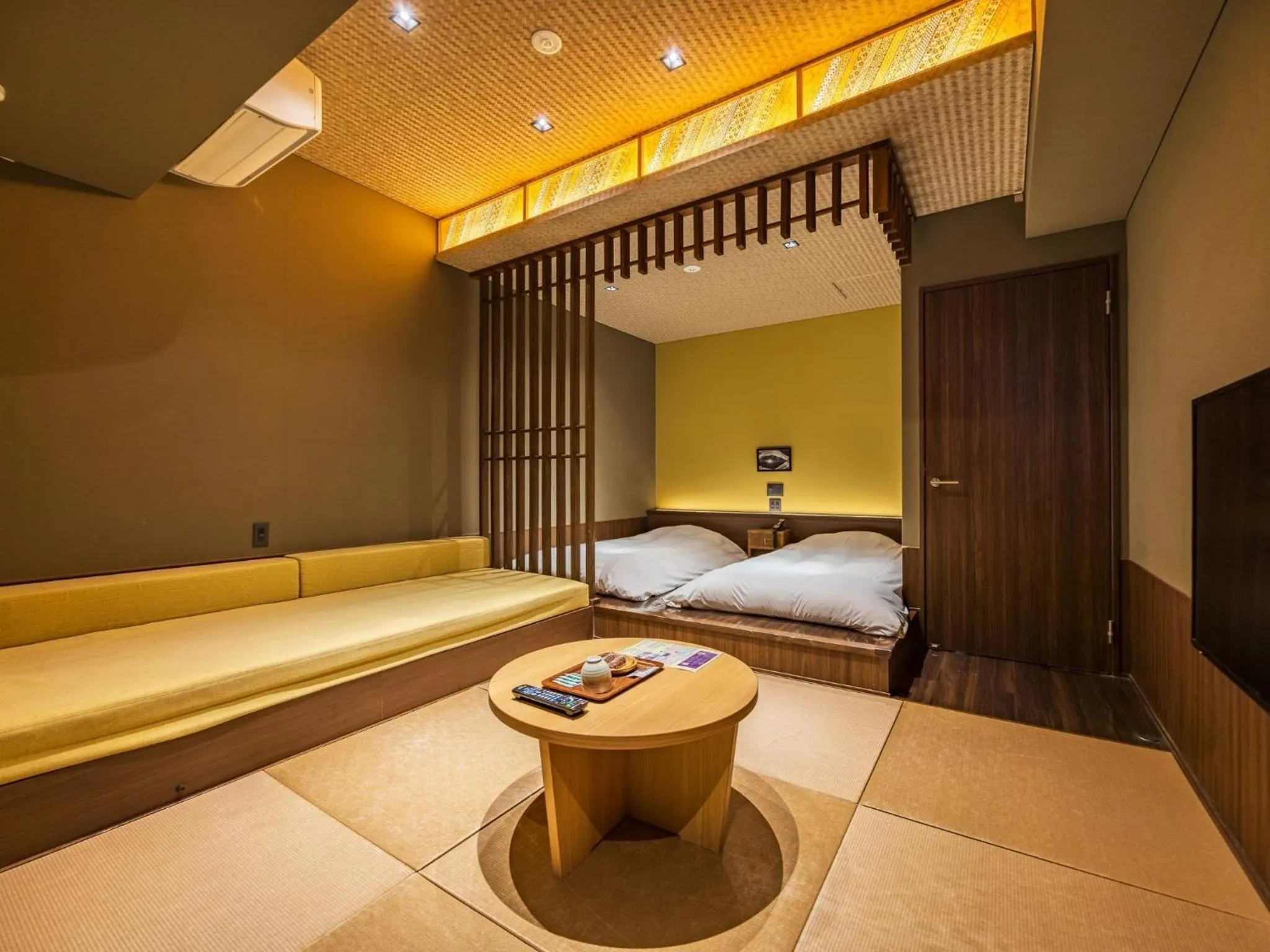 Photo of the whole room, Bed in Susukinohara Ichinoyu