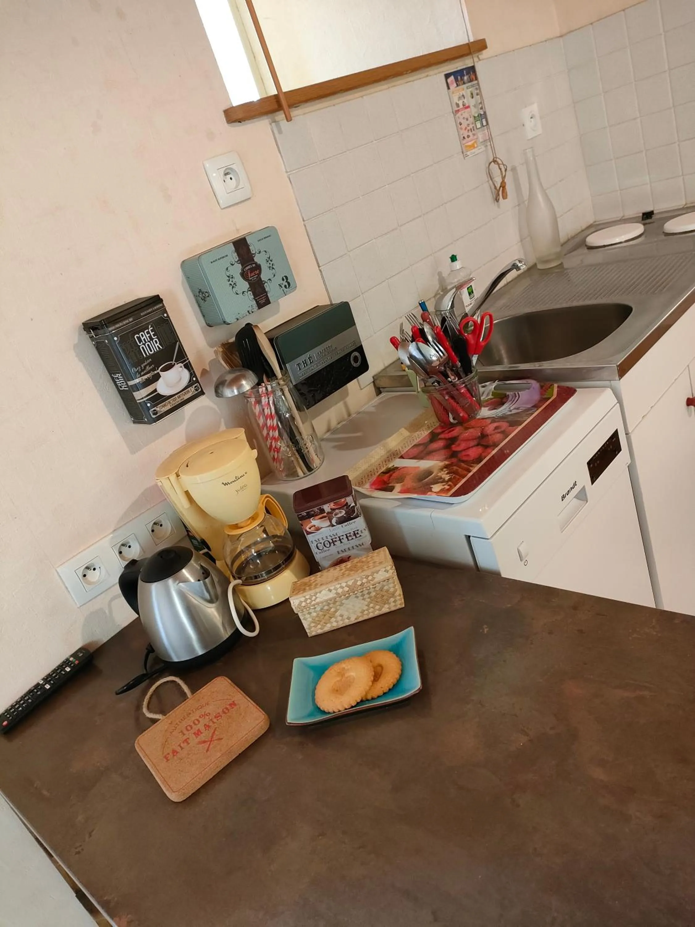 Kitchen or kitchenette in Terre et Eau Les chambres d'hotes B&B Sèvremont