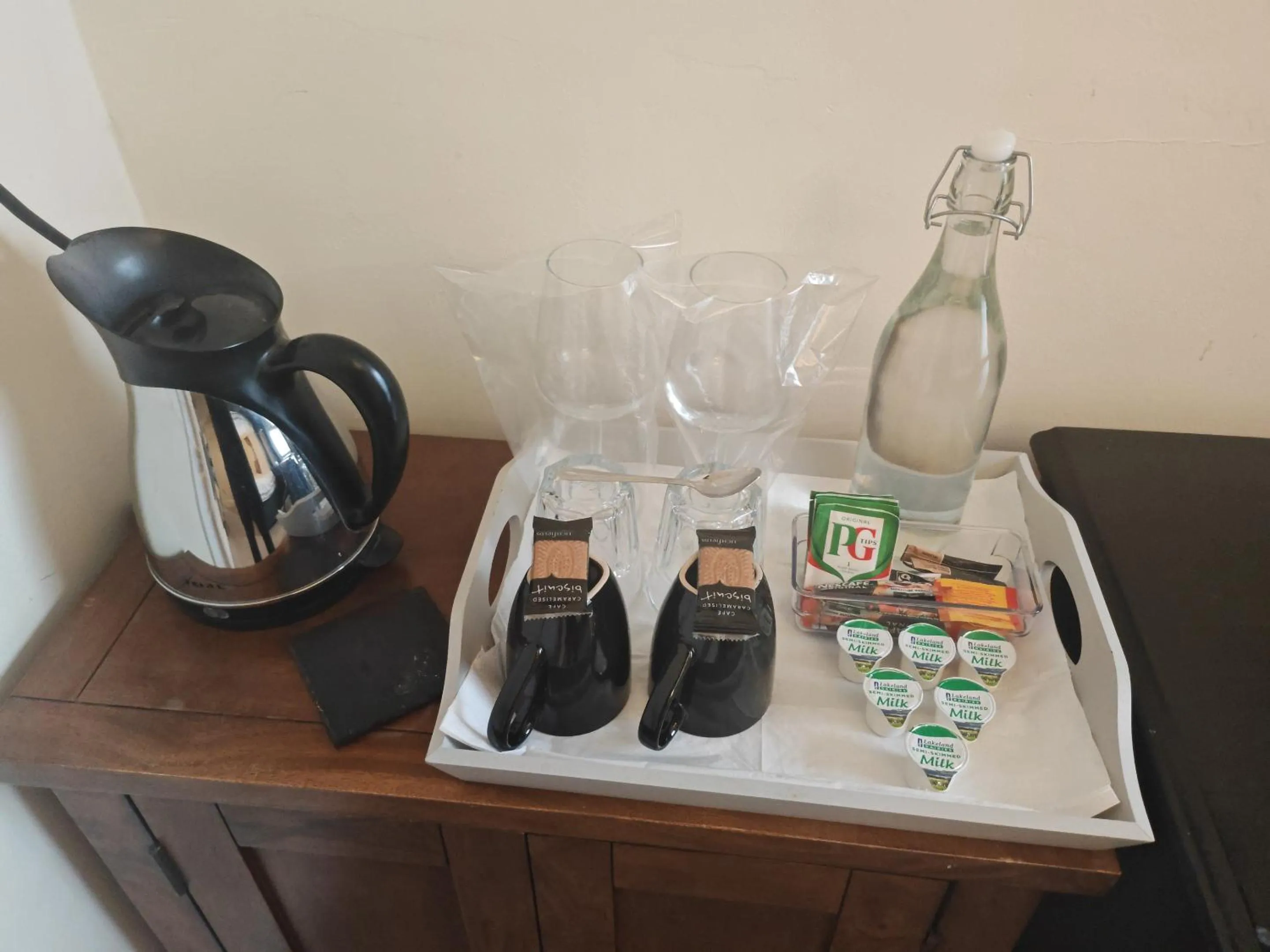 Bedroom in The Senarth Guesthouse - Seaside Guesthouse with Breakfast & Free Parking