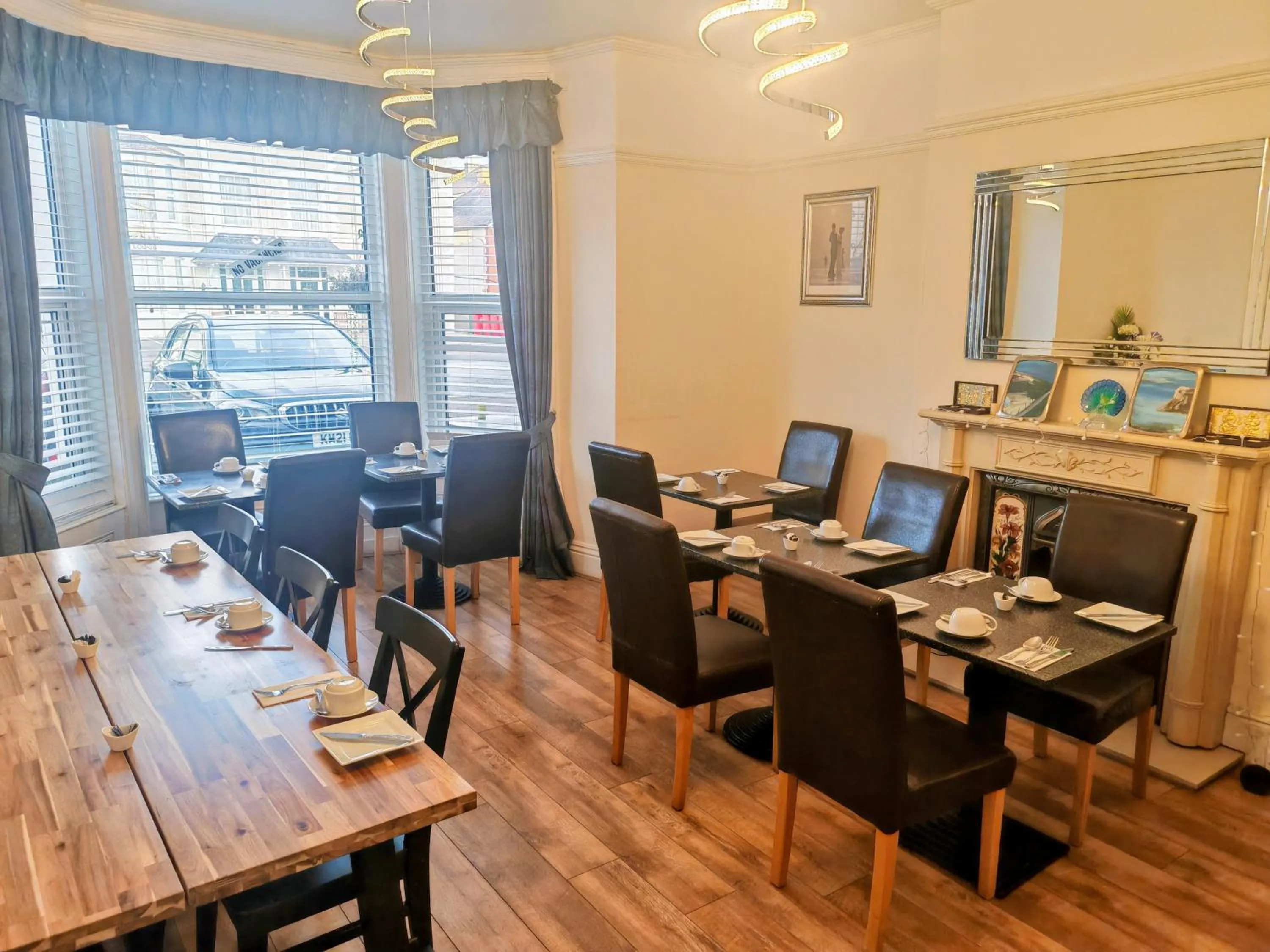 Restaurant/places to eat in The Senarth Guesthouse - Seaside Guesthouse with Breakfast & Free Parking