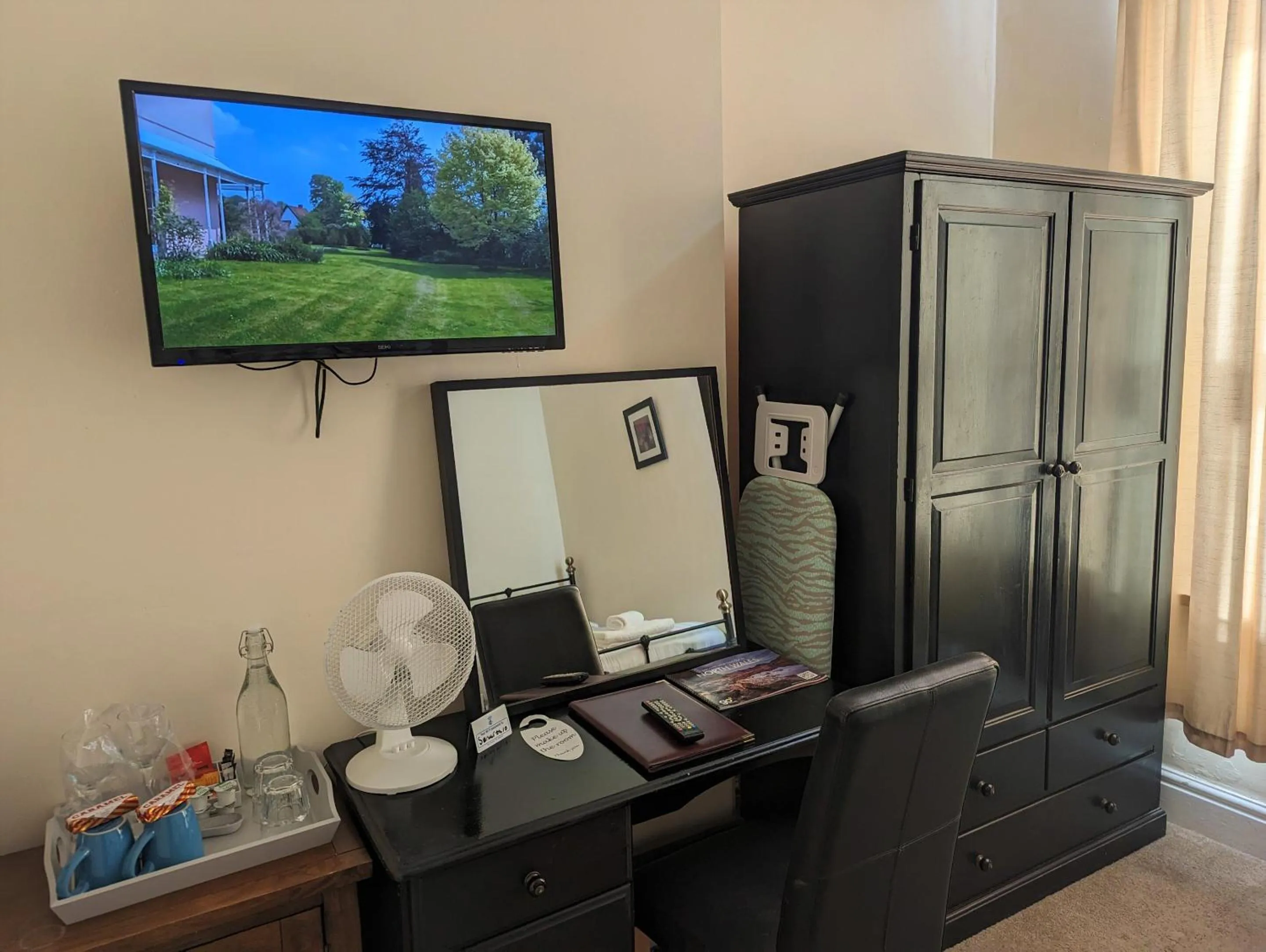 Bedroom in The Senarth Guesthouse - Seaside Guesthouse with Breakfast & Free Parking