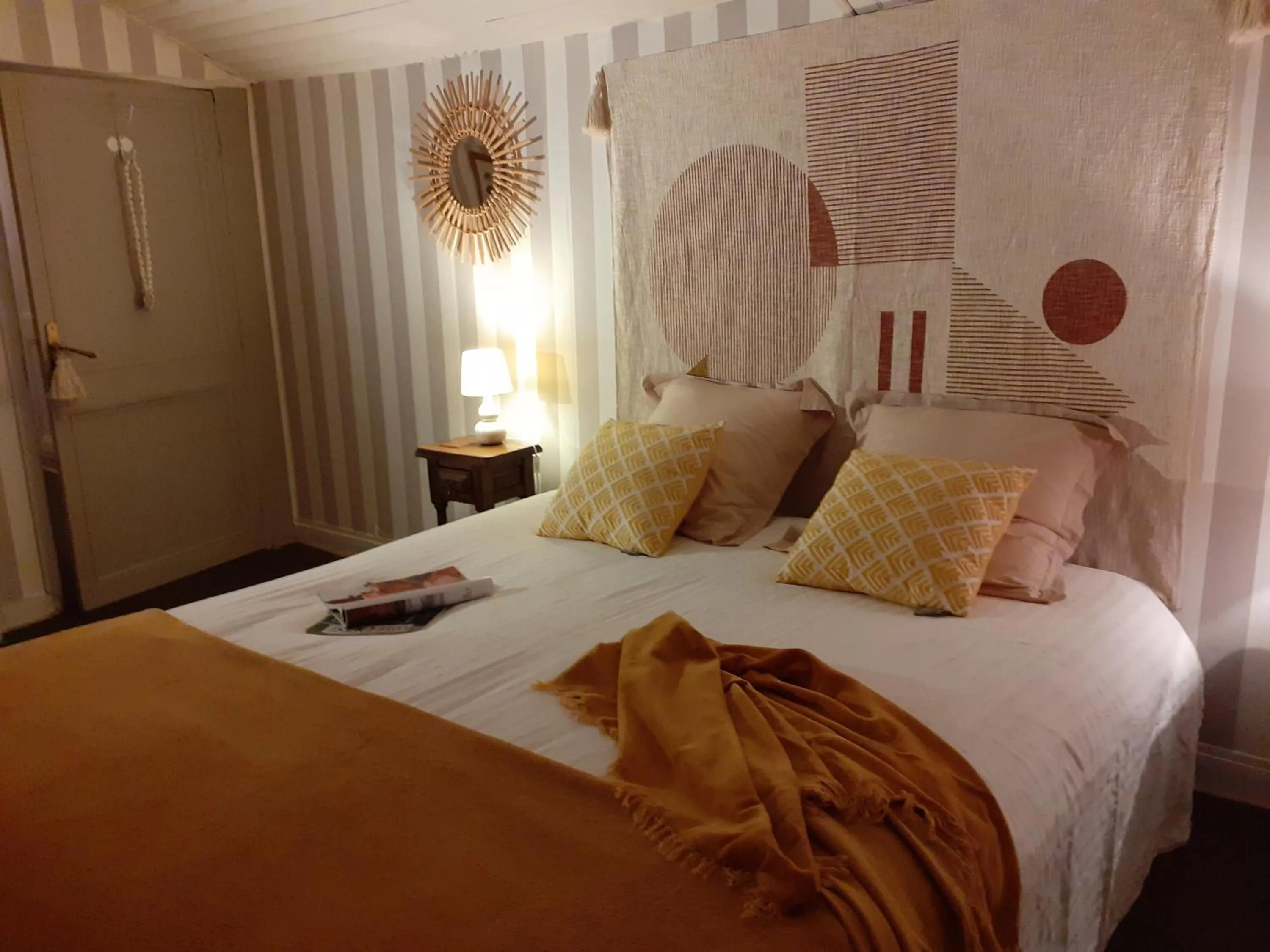 Photo of the whole room, Bed in Manoir Tregont Mab