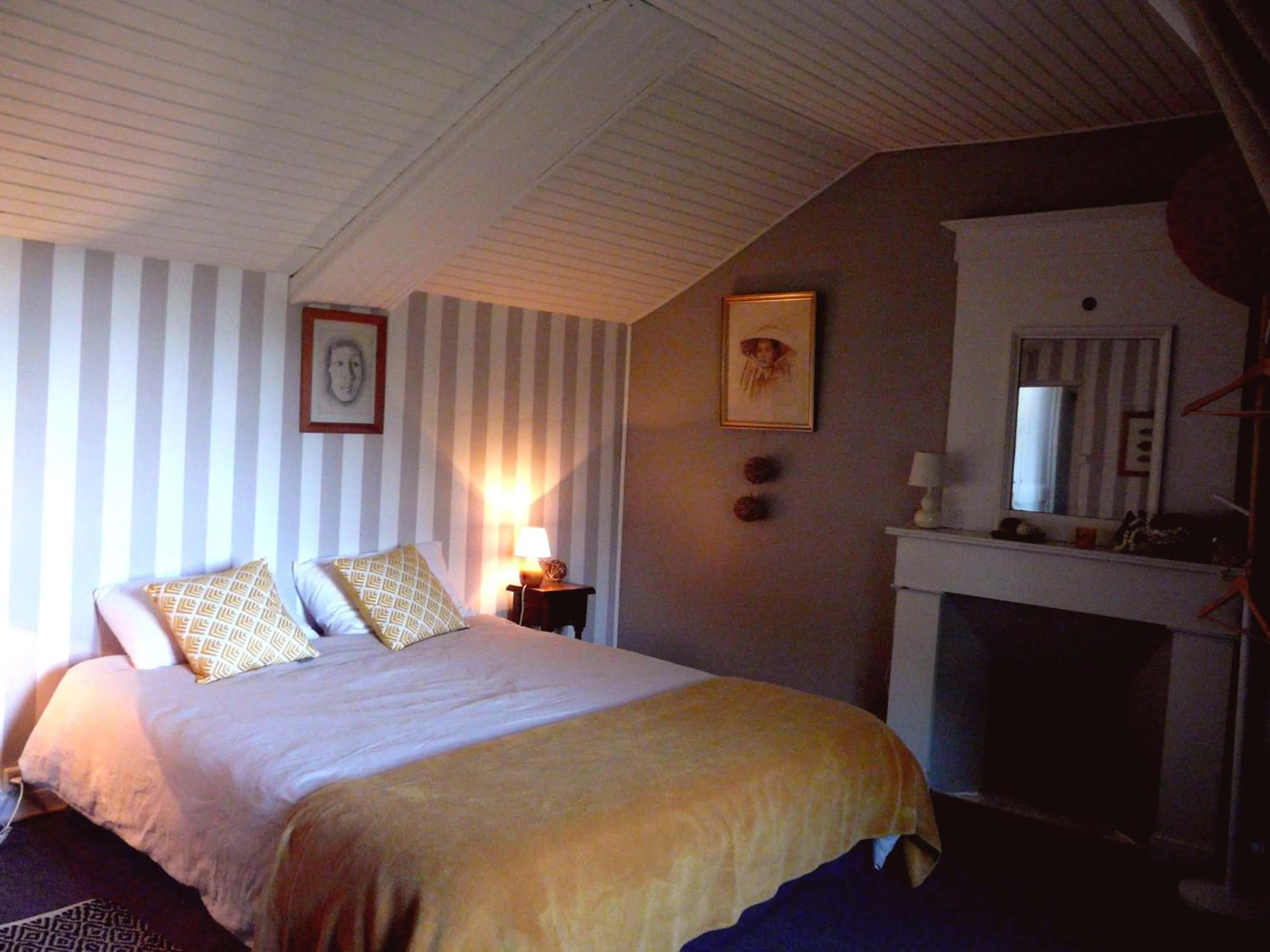 Property building, Bed in Manoir Tregont Mab