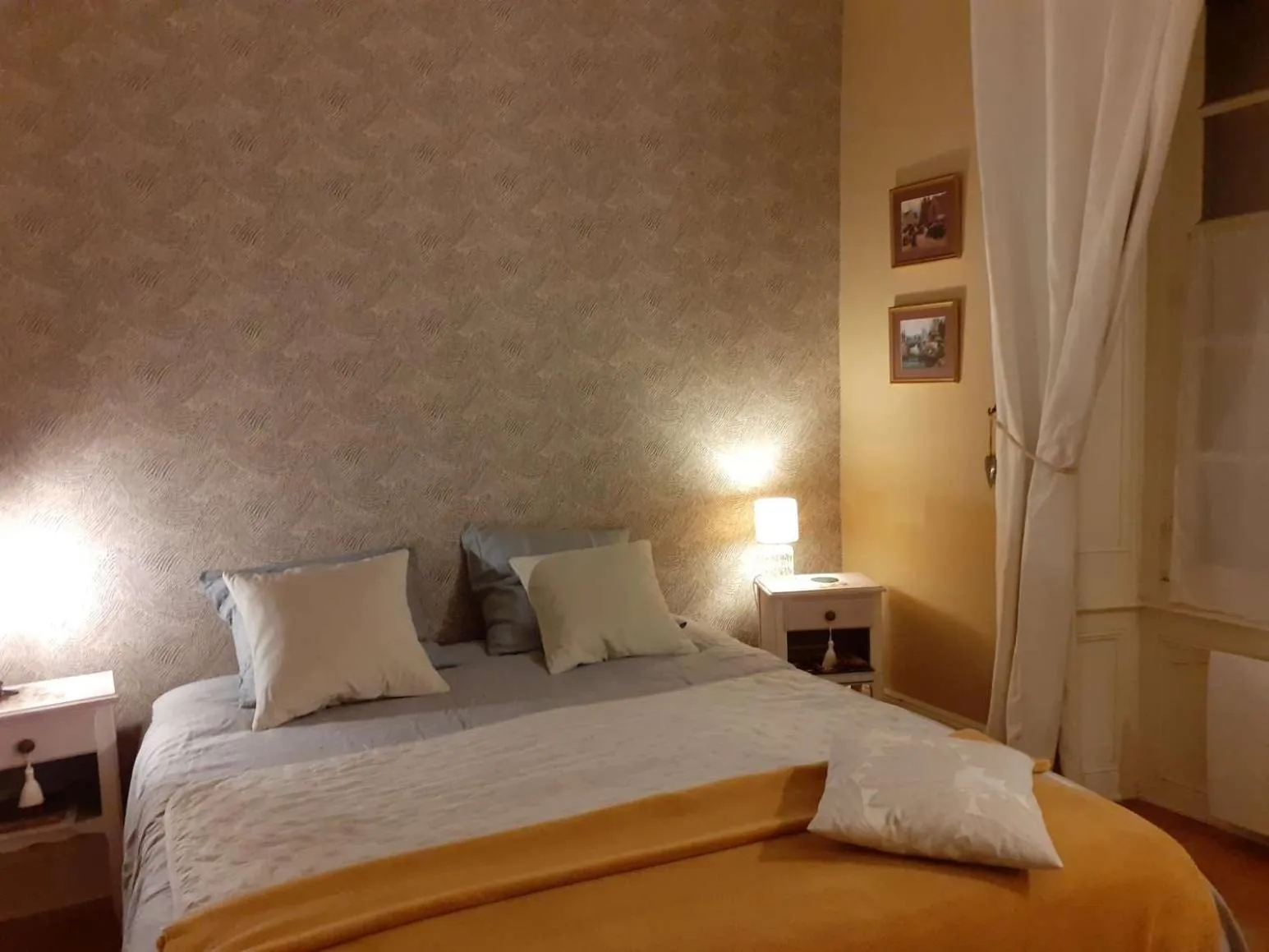 Photo of the whole room, Bed in Manoir Tregont Mab