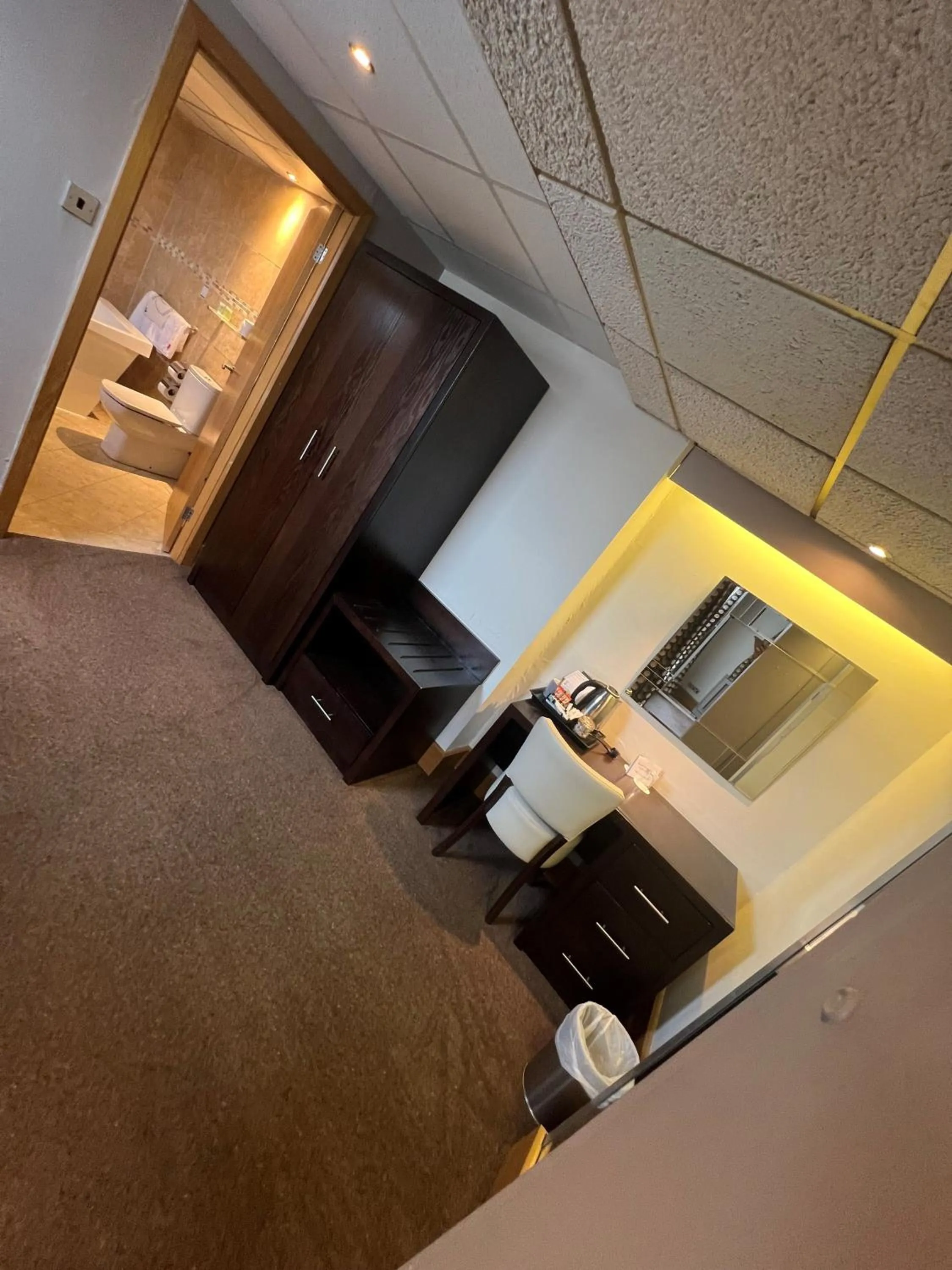 Inn On The Prom At The Fernlea Hotel