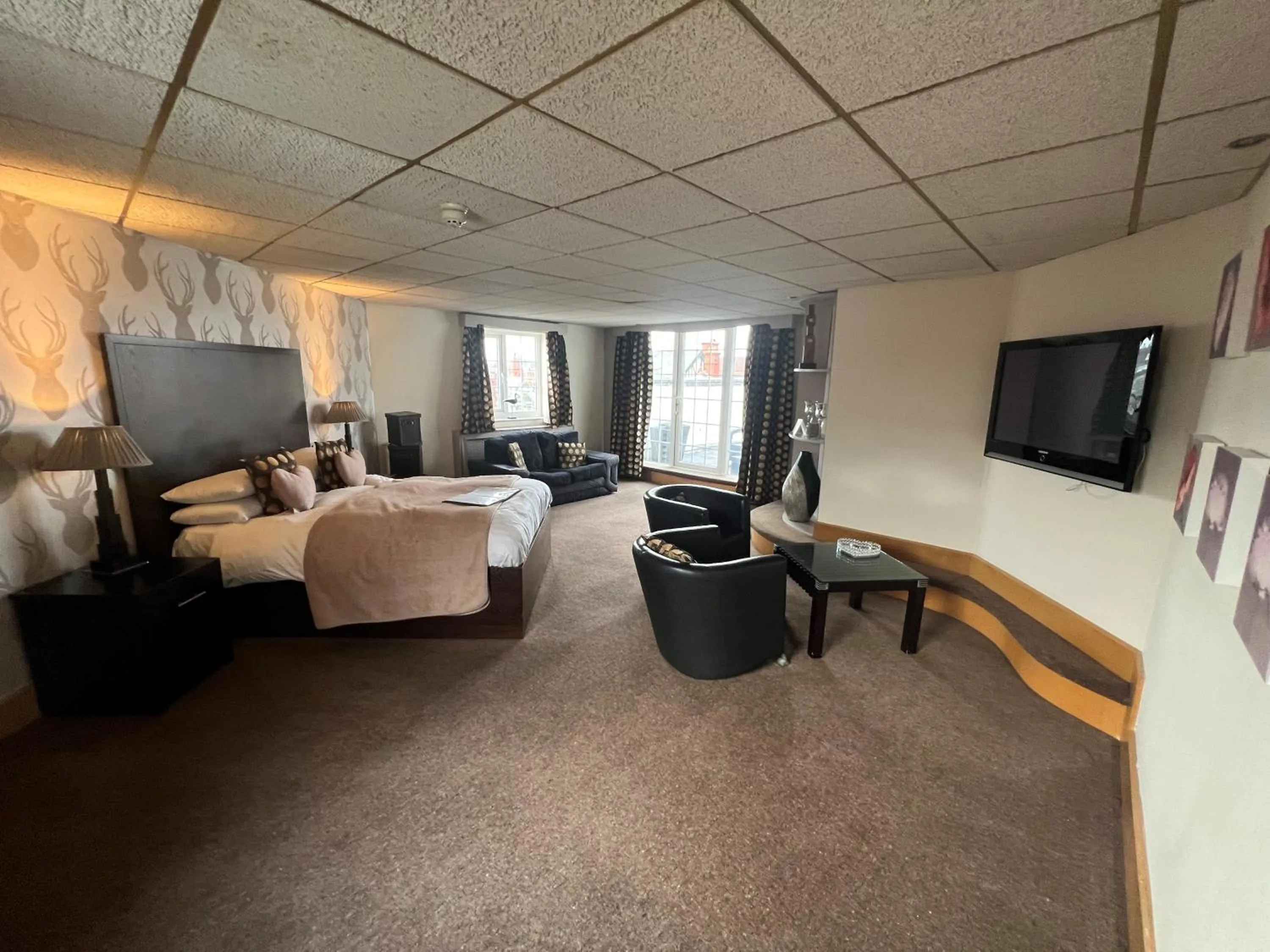 Inn On The Prom At The Fernlea Hotel