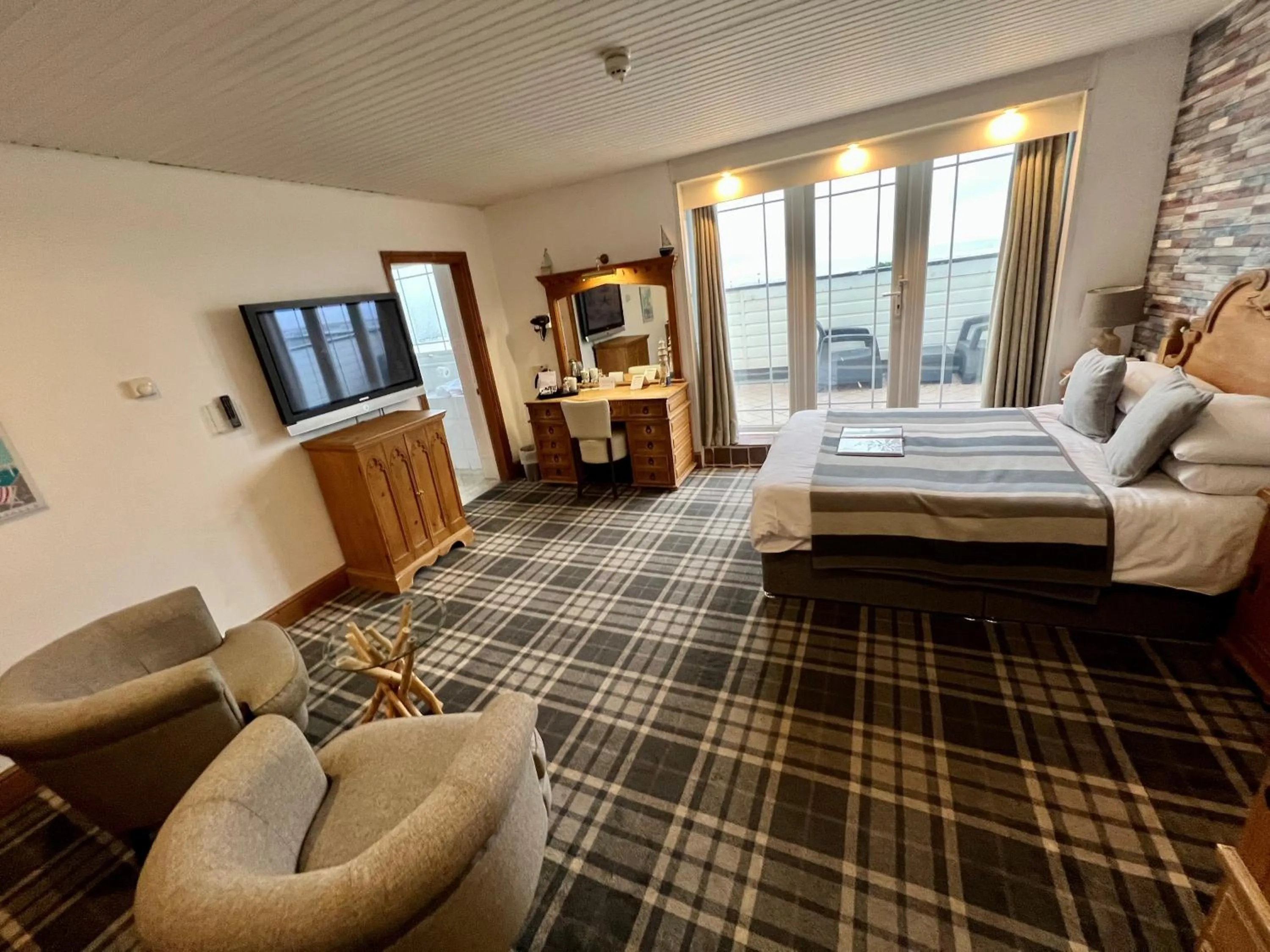 Bed in Inn On The Prom At The Fernlea Hotel