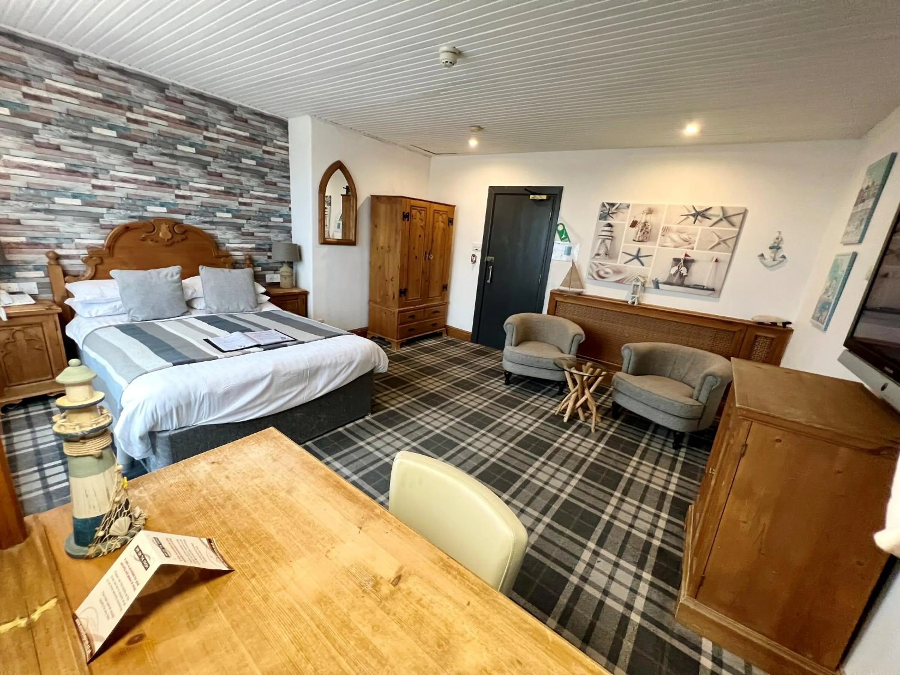 Bed in Inn On The Prom At The Fernlea Hotel