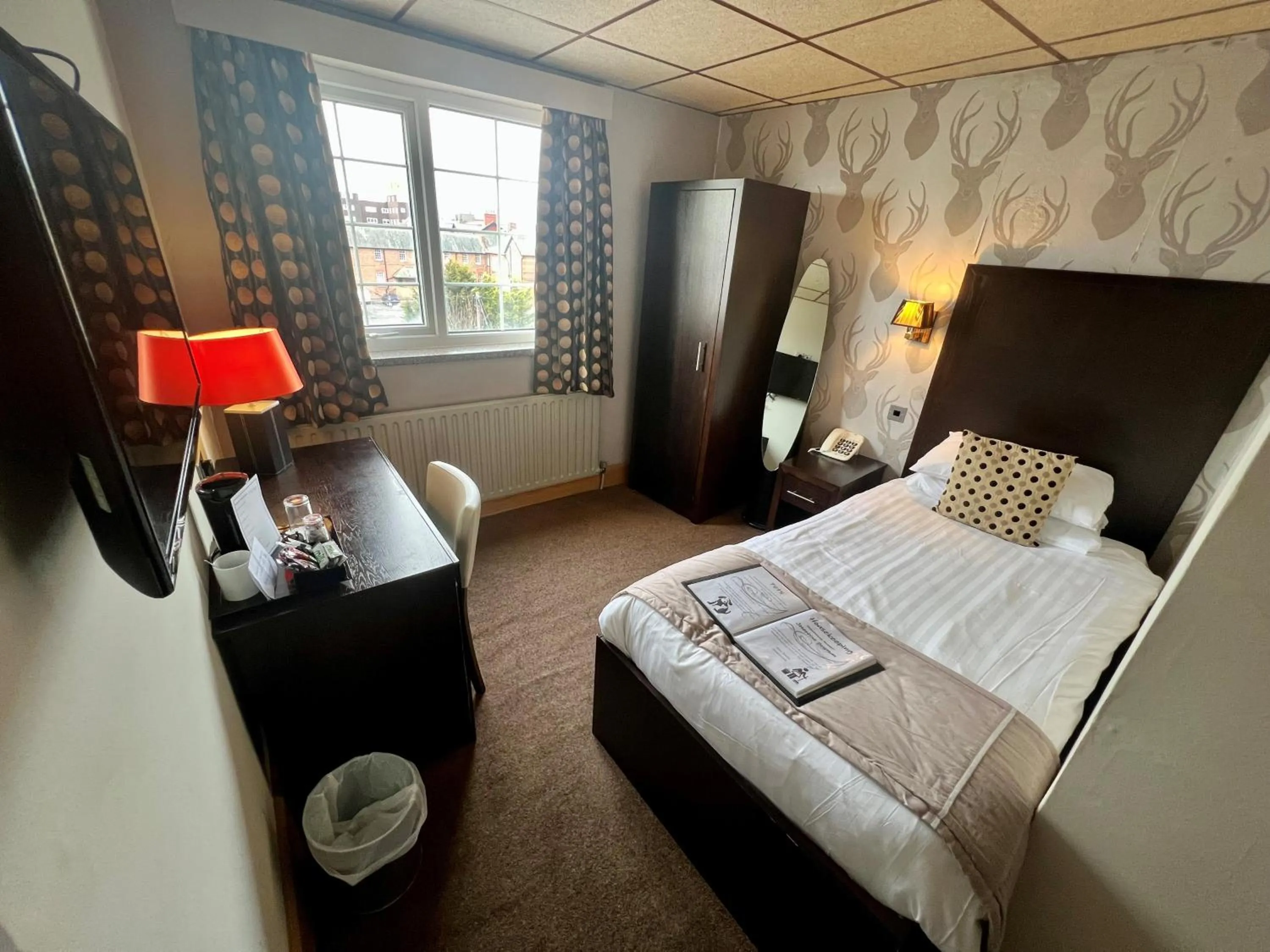 Bed in Inn On The Prom At The Fernlea Hotel