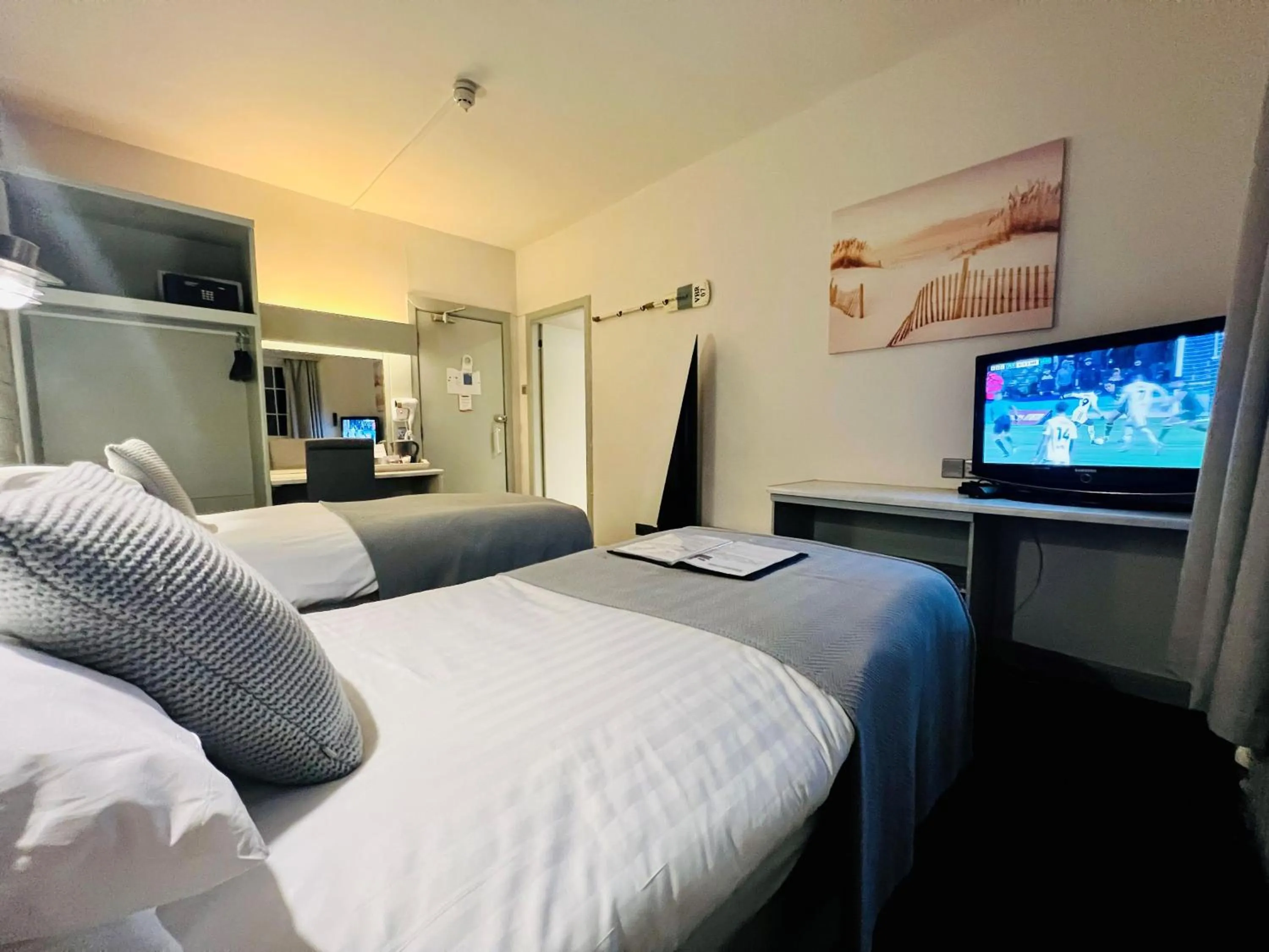 Bed in Inn On The Prom At The Fernlea Hotel