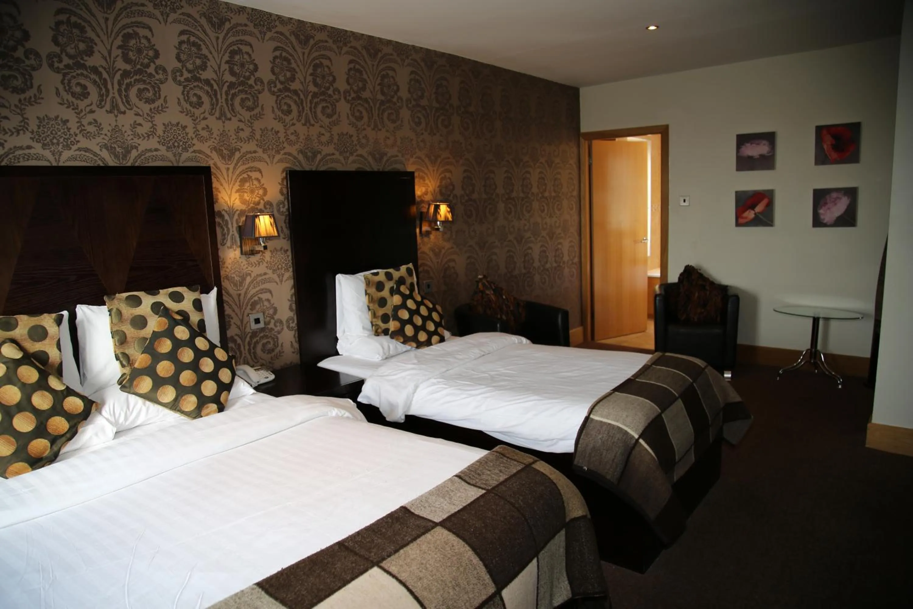 Bed in Inn On The Prom At The Fernlea Hotel