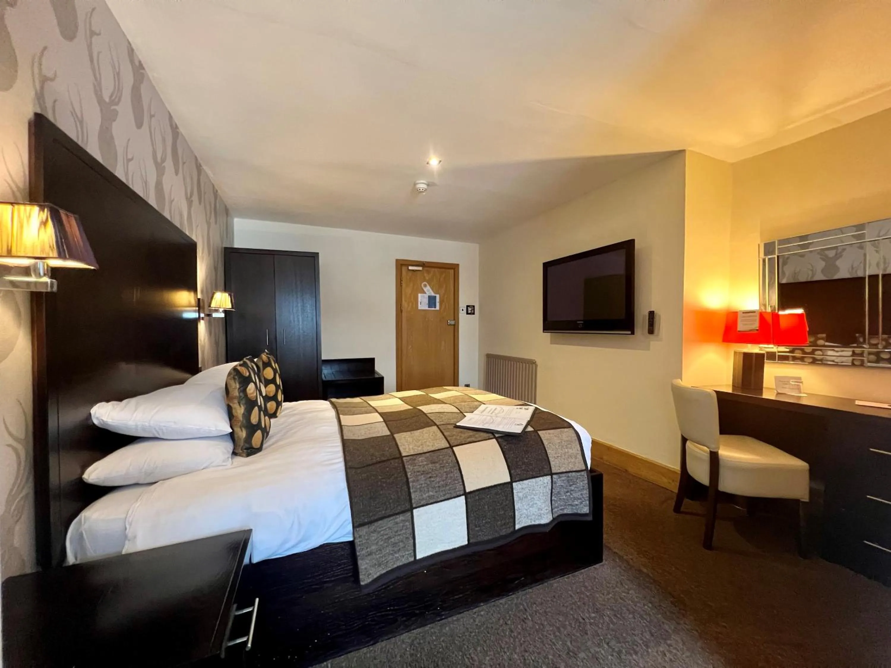 Bed in Inn On The Prom At The Fernlea Hotel