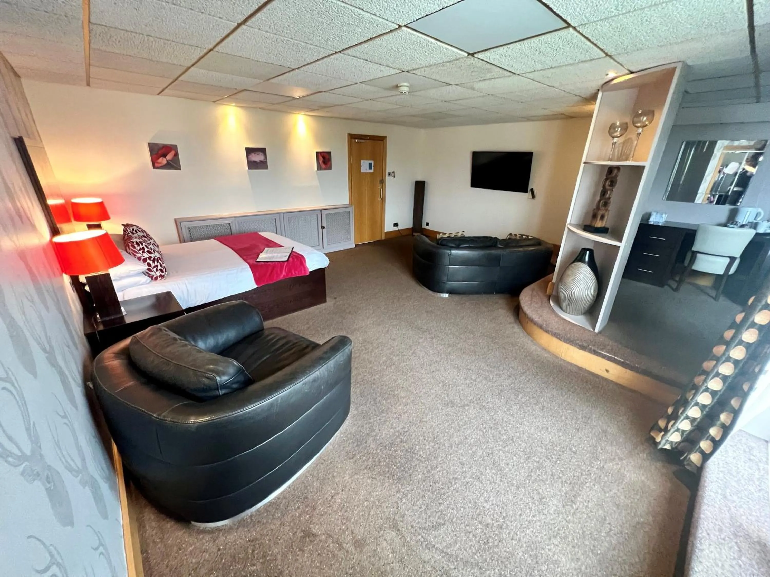 Bed in Inn On The Prom At The Fernlea Hotel