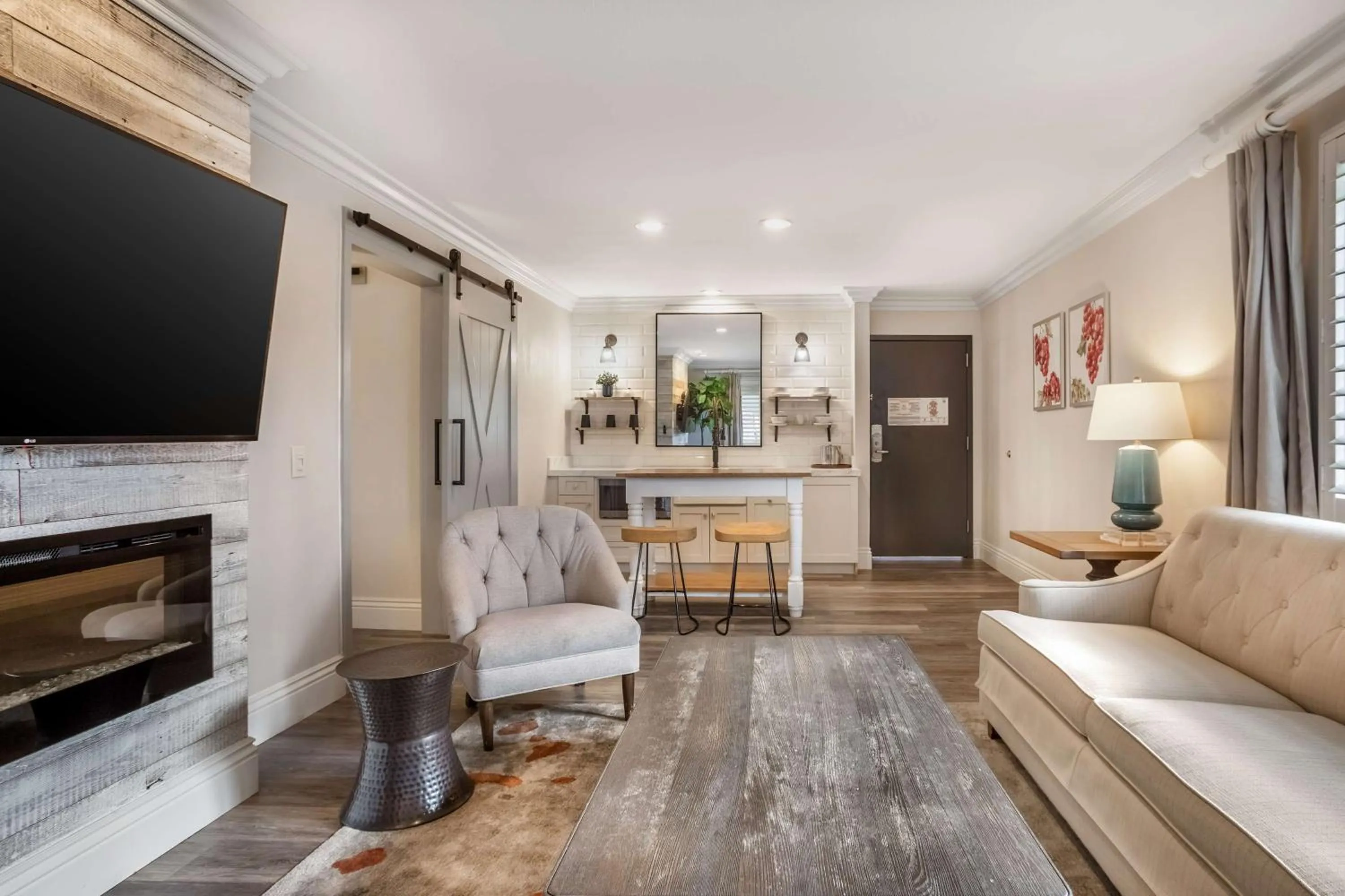 Photo of the whole room in Best Western Dry Creek Inn