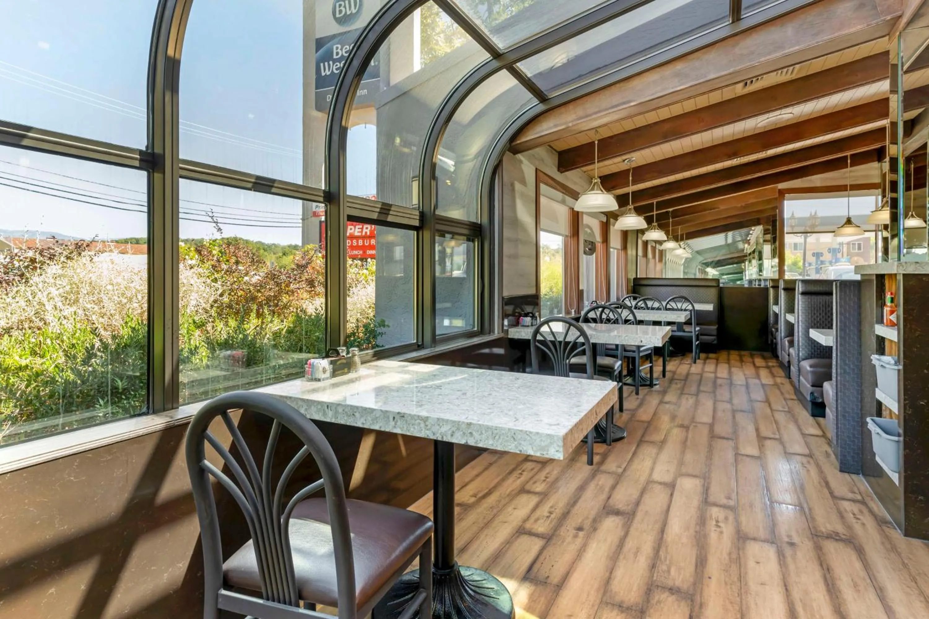 Restaurant/places to eat in Best Western Dry Creek Inn