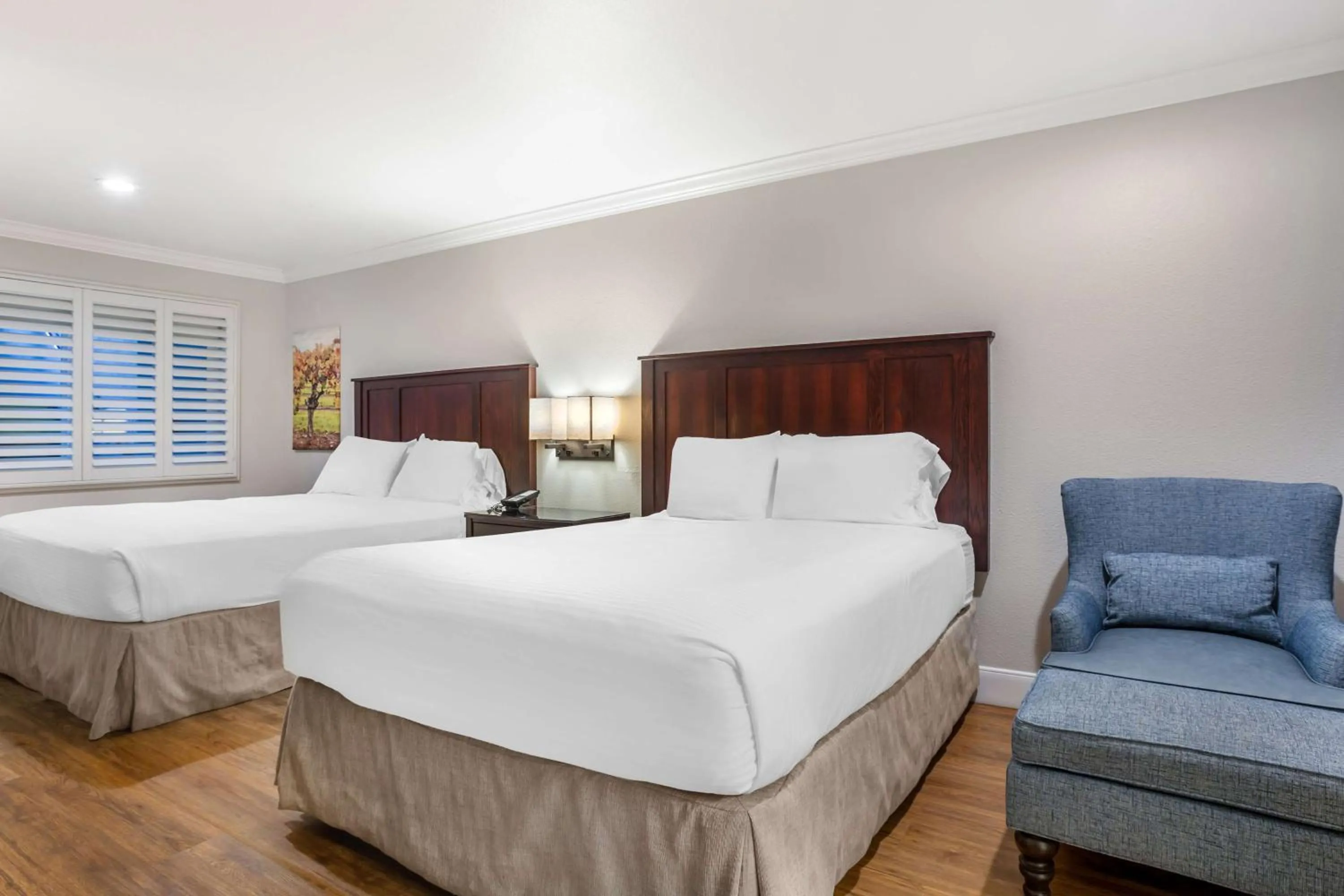 Bedroom, Bed in Best Western Dry Creek Inn