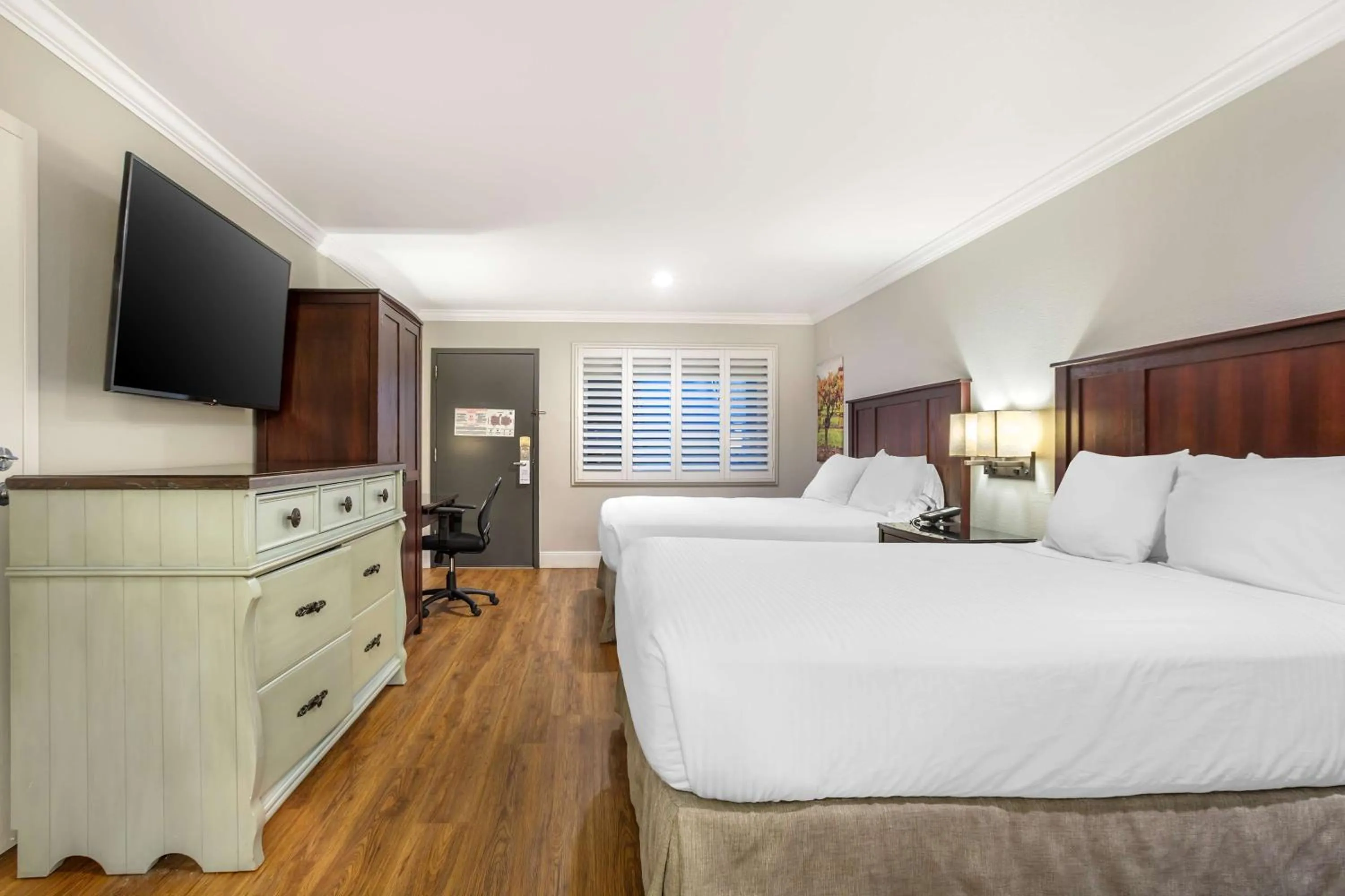 Bedroom, Bed in Best Western Dry Creek Inn