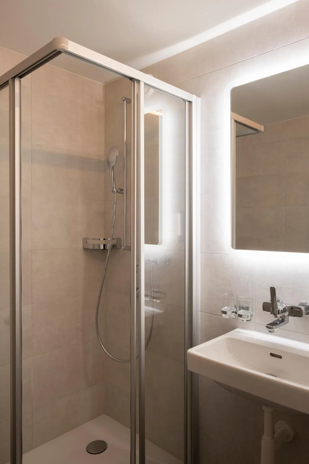 Shower in Hotel Bahnhof Zollikofen