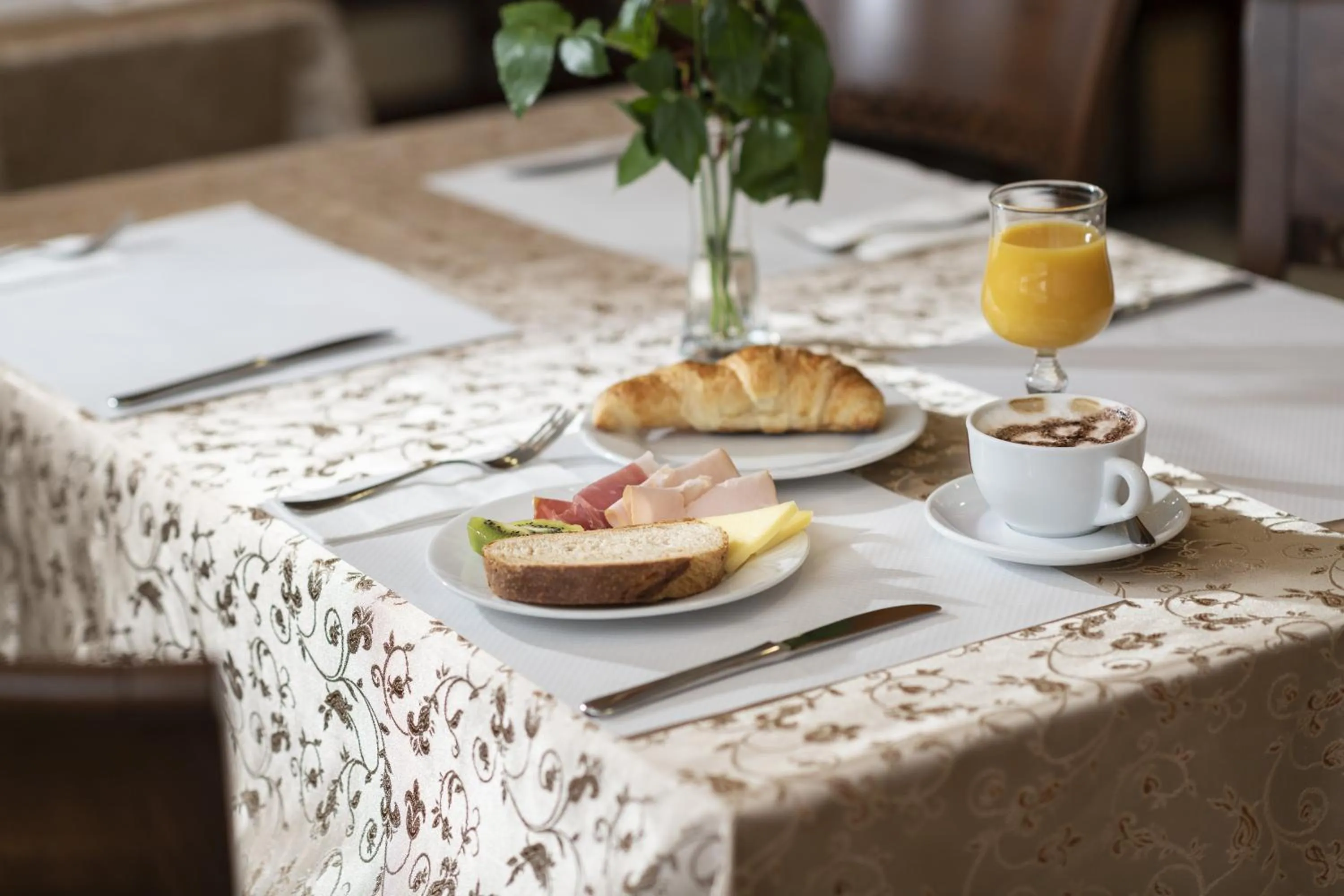 Buffet breakfast in Hotel Bahnhof Zollikofen