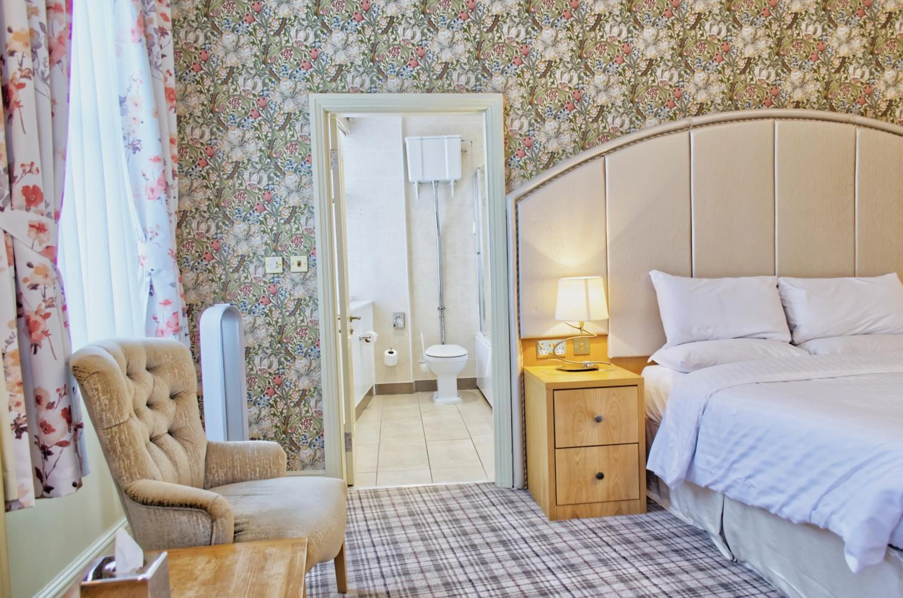 Bathroom, Bed in The Dean Court