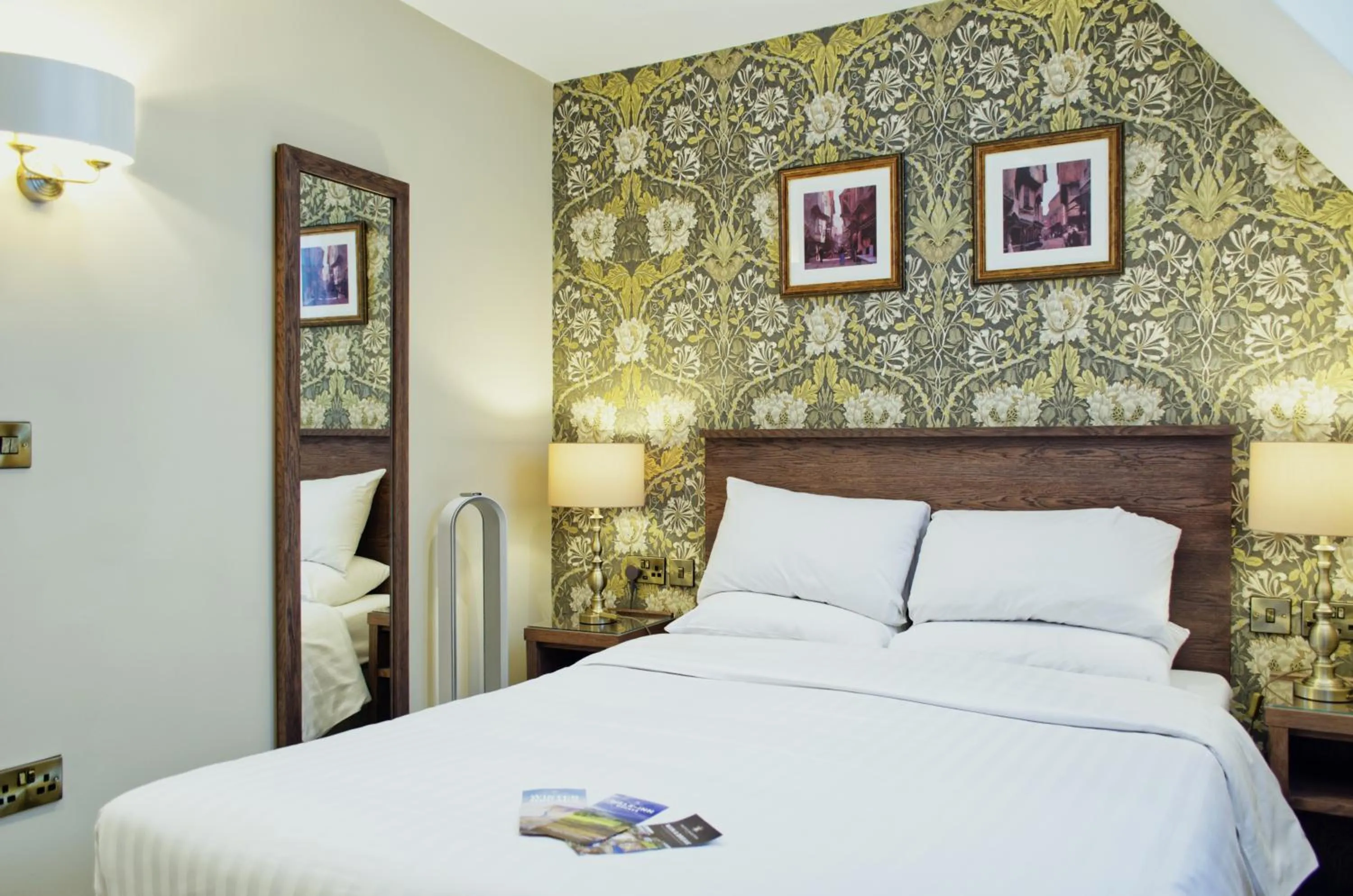 Bedroom, Bed in The Dean Court