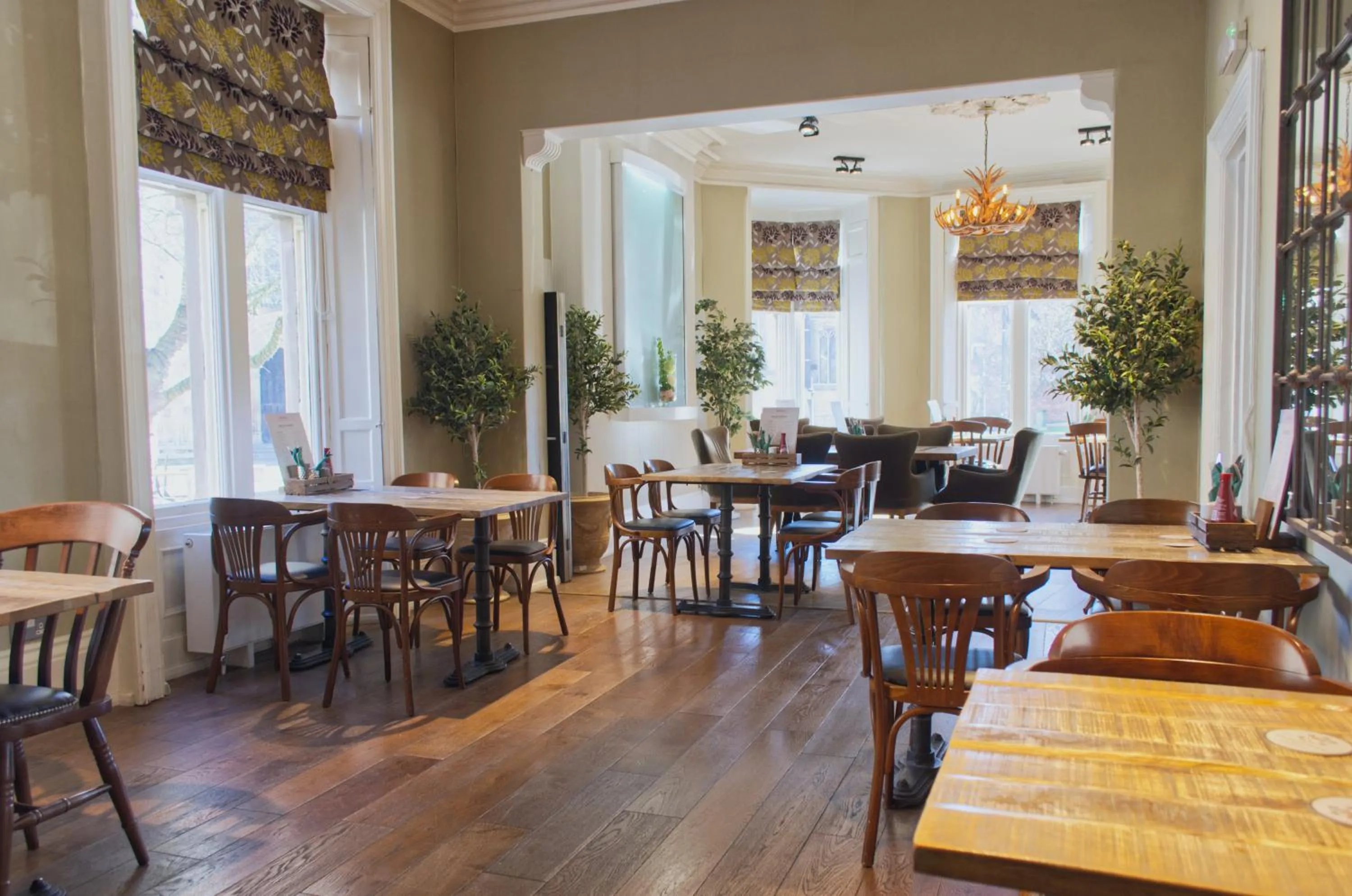 Restaurant/places to eat in The Dean Court