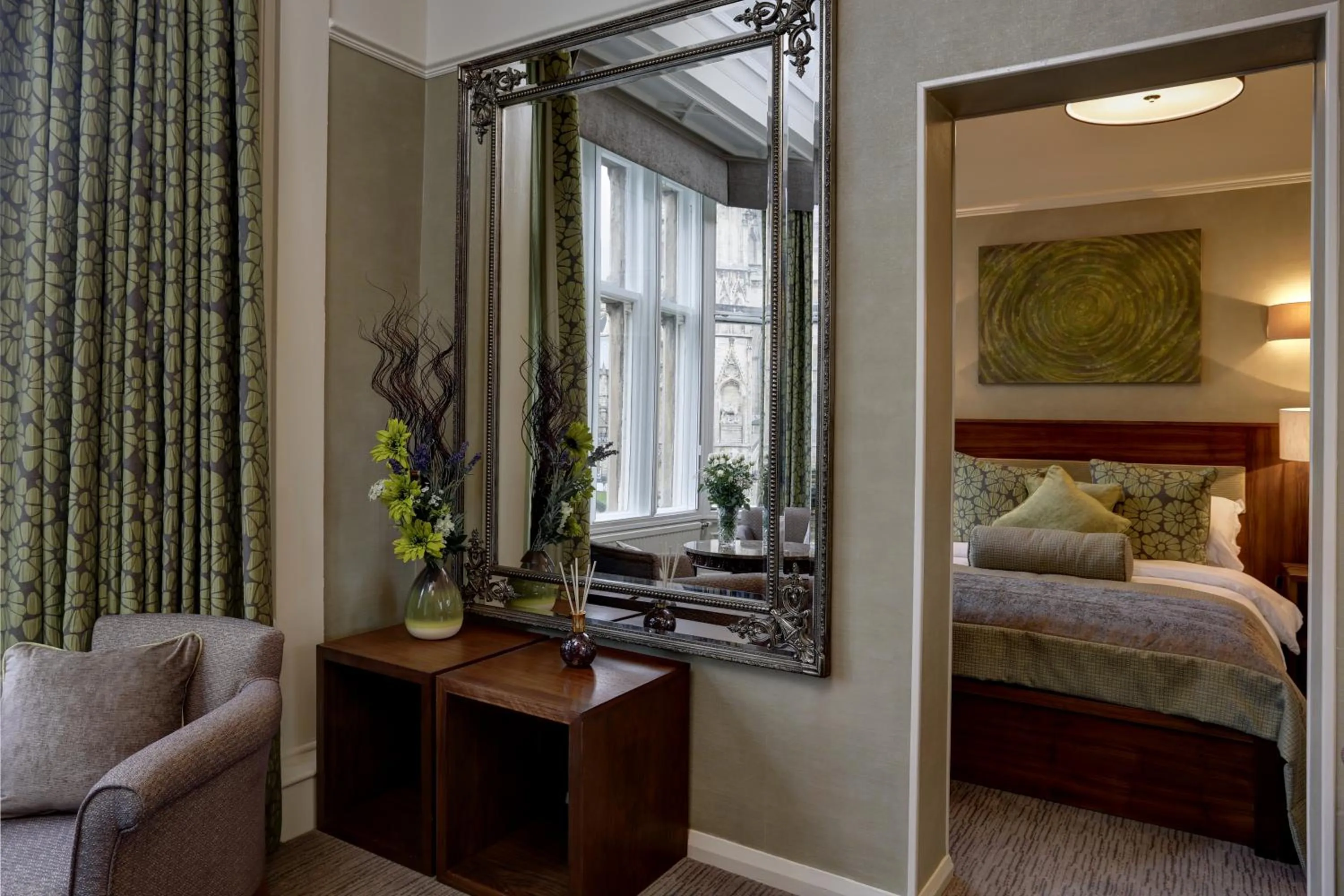 Photo of the whole room, Bed in The Dean Court