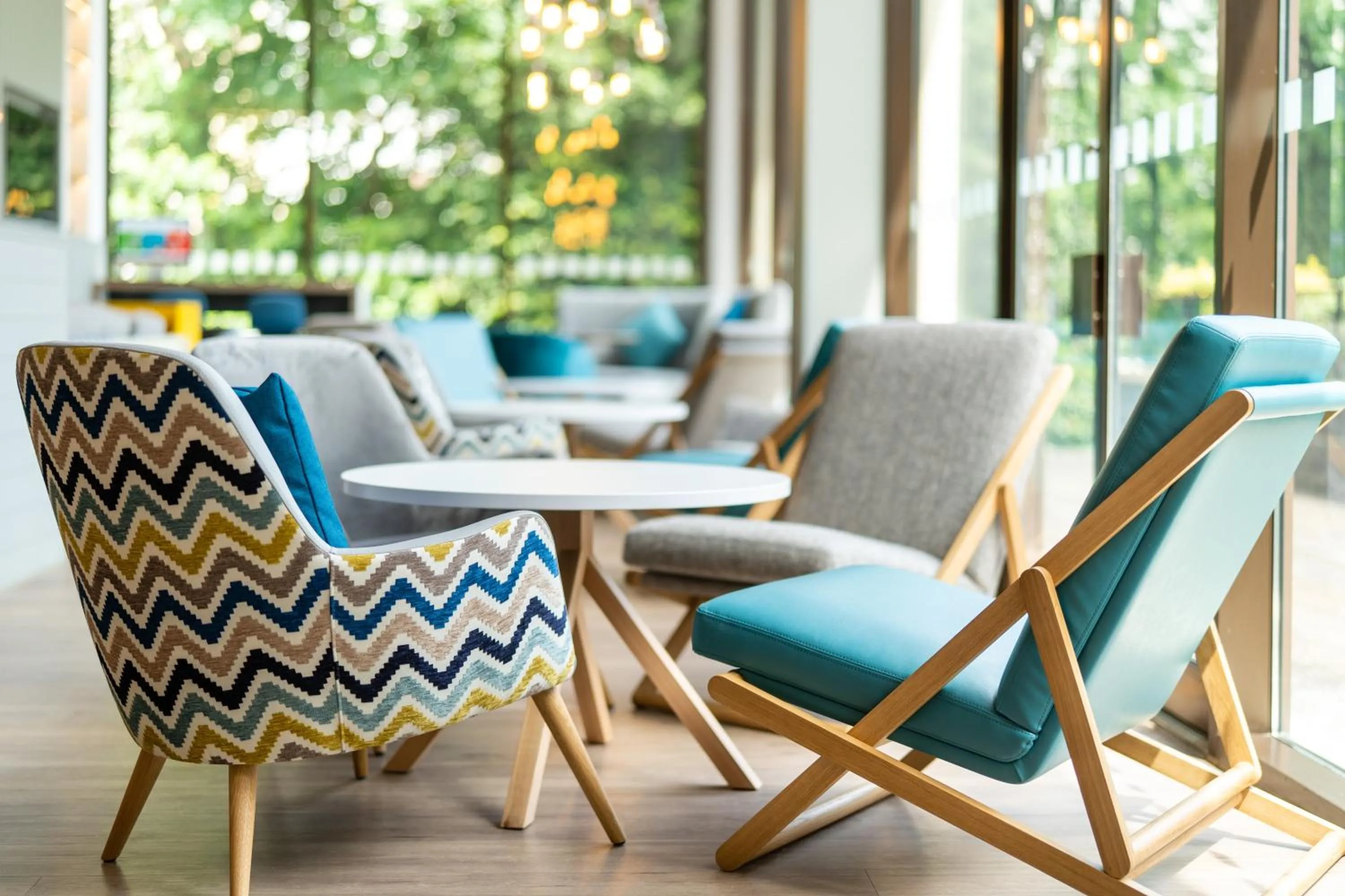 Lounge or bar in Holiday Inn Bournemouth by IHG