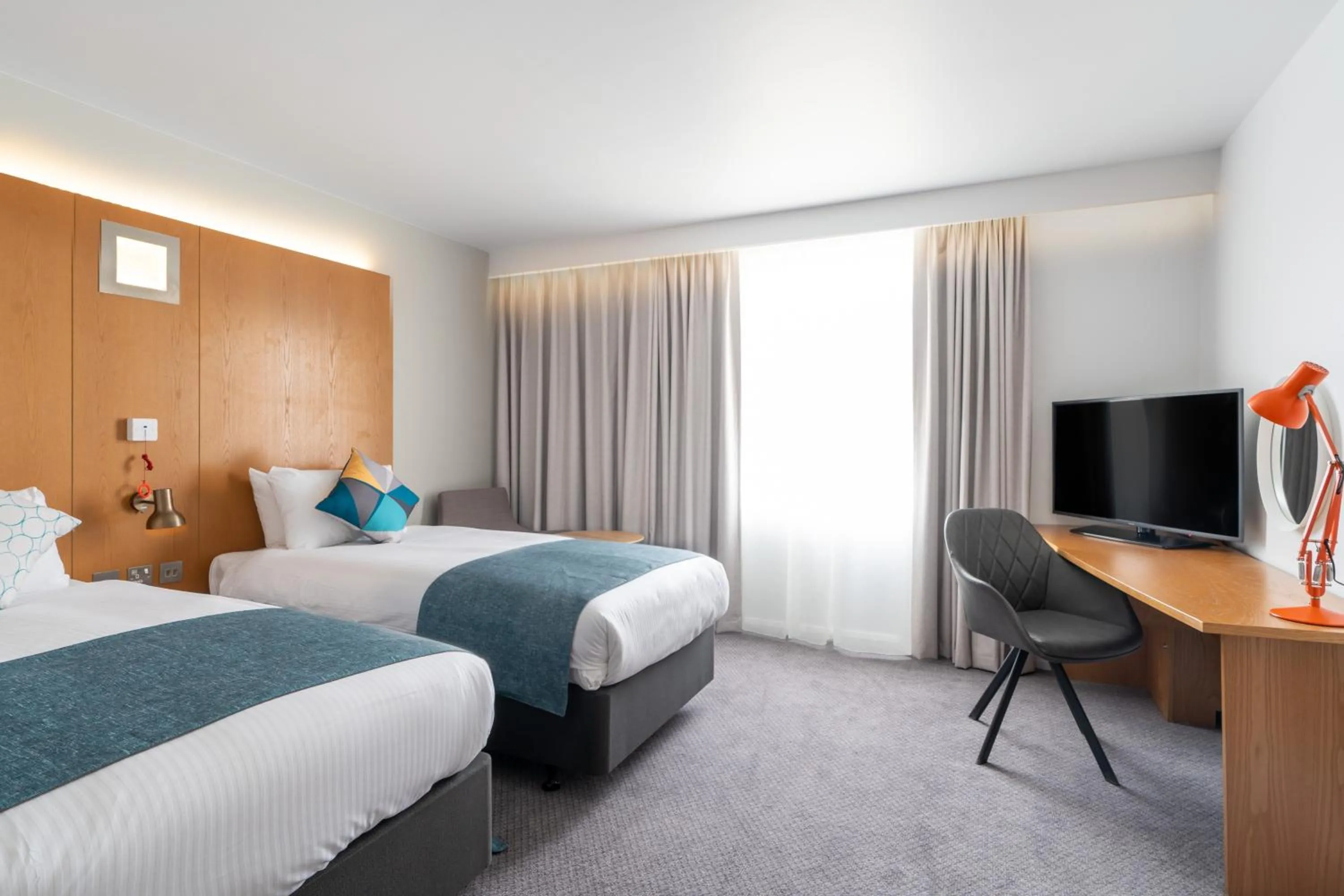 TV and multimedia, Bed in Holiday Inn Bournemouth by IHG