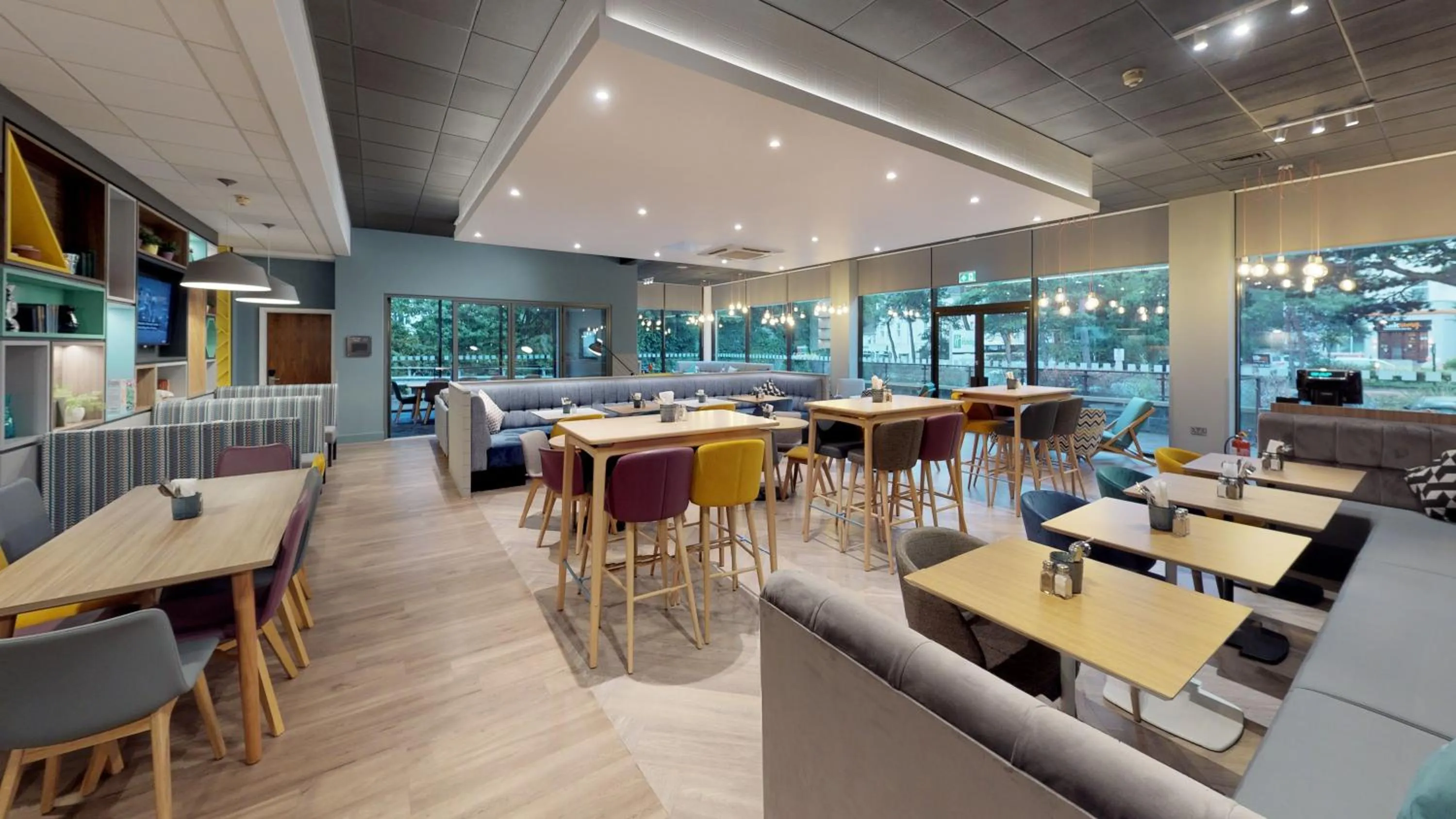 Restaurant/places to eat in Holiday Inn Bournemouth by IHG