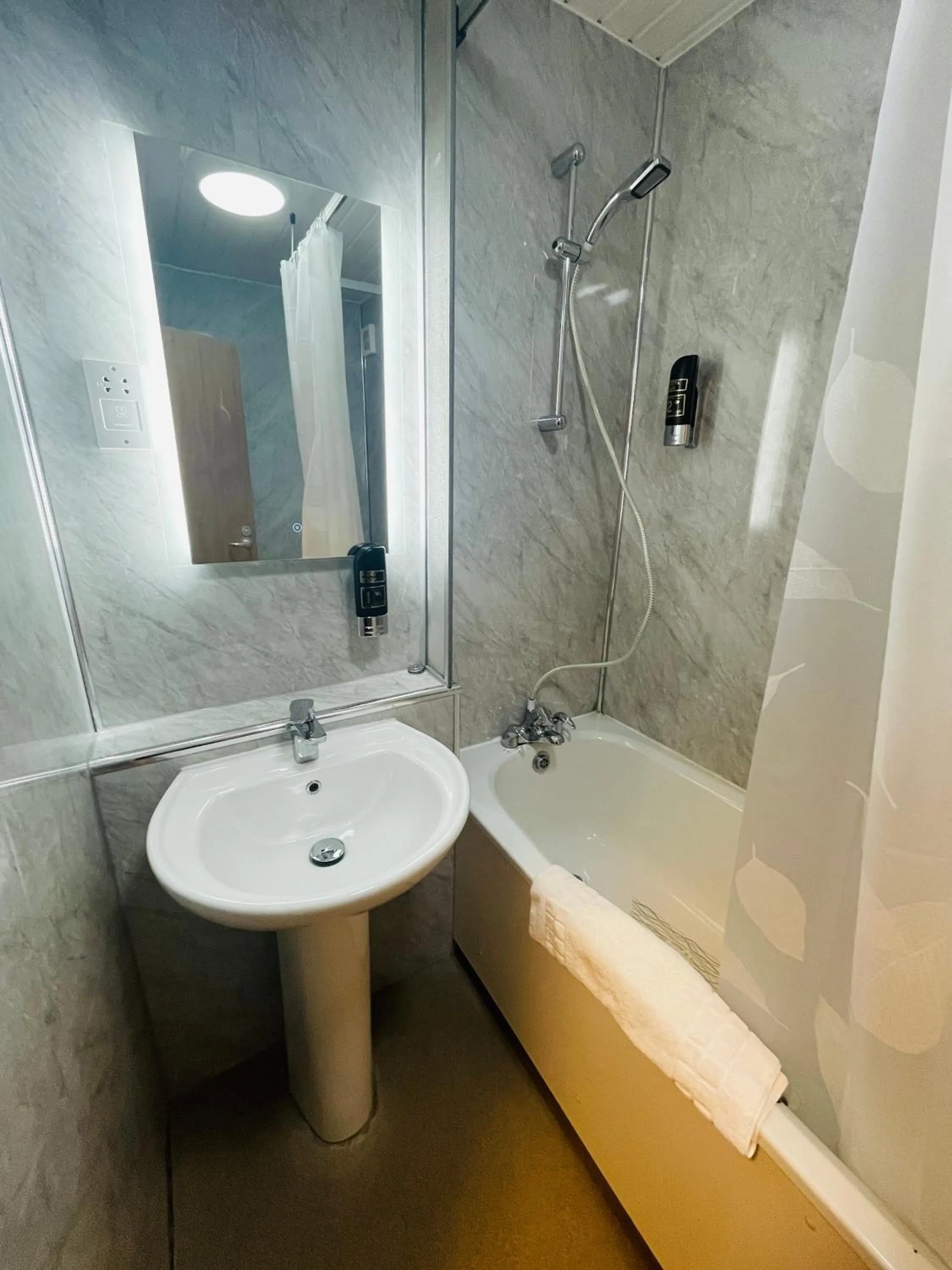 Bathroom in Hylands Hotel