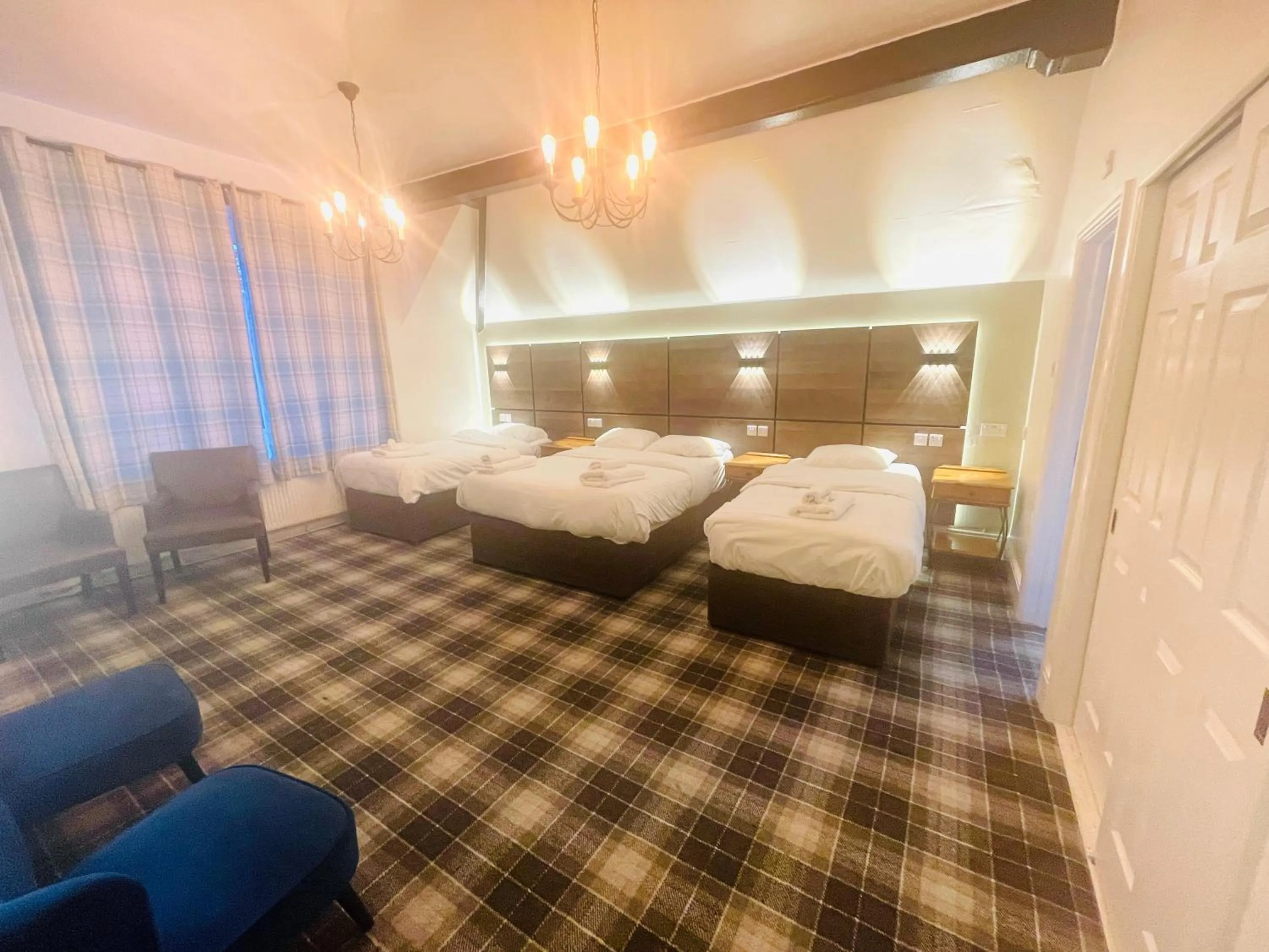 Photo of the whole room, Bed in Hylands Hotel