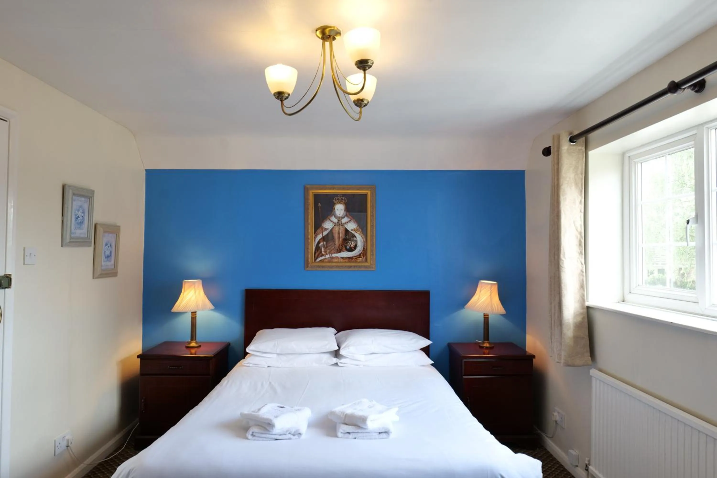 Bed in The Mary Arden Inn