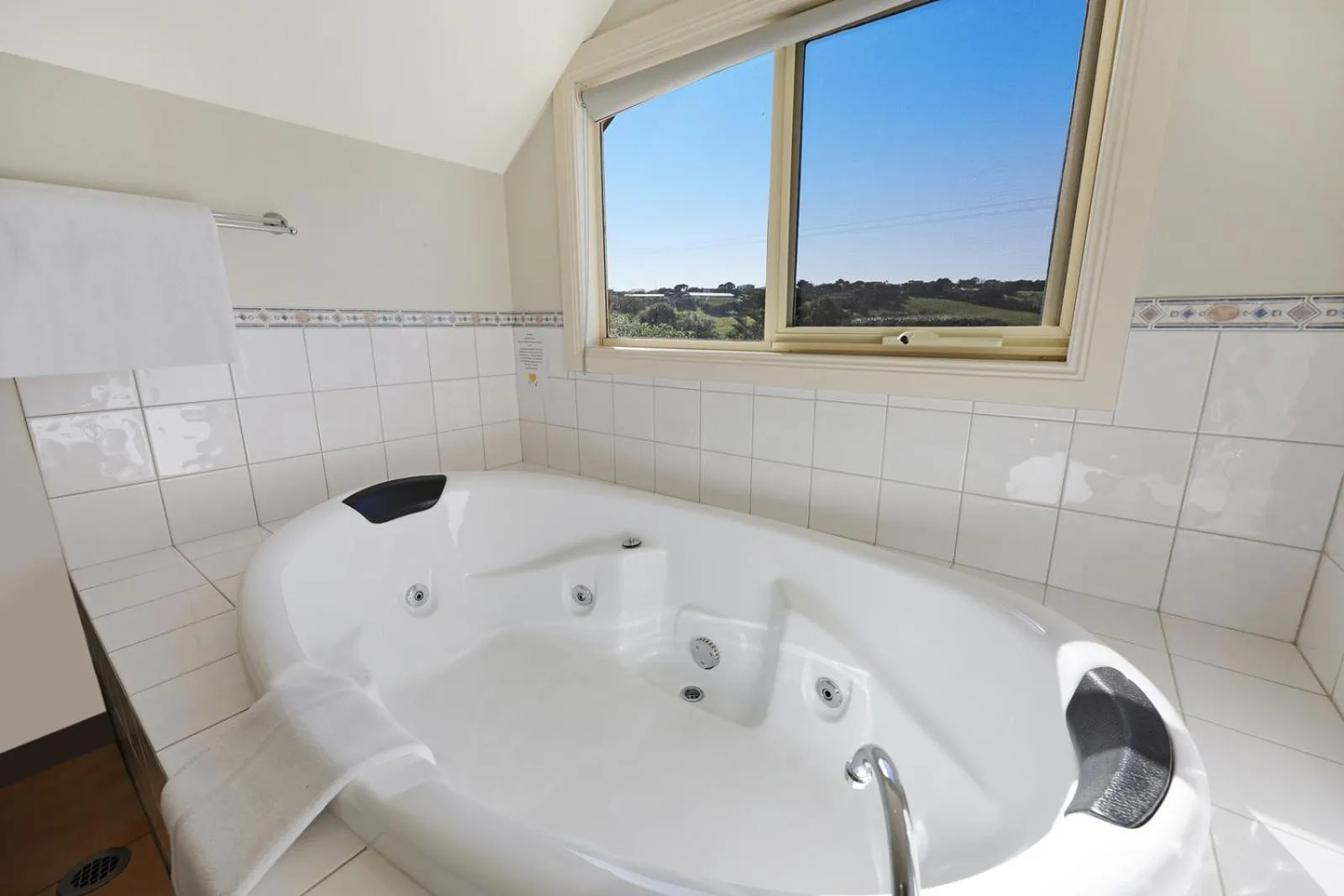 Logans Beach Apartments - The Loft